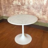 Carrara marble pedestal table