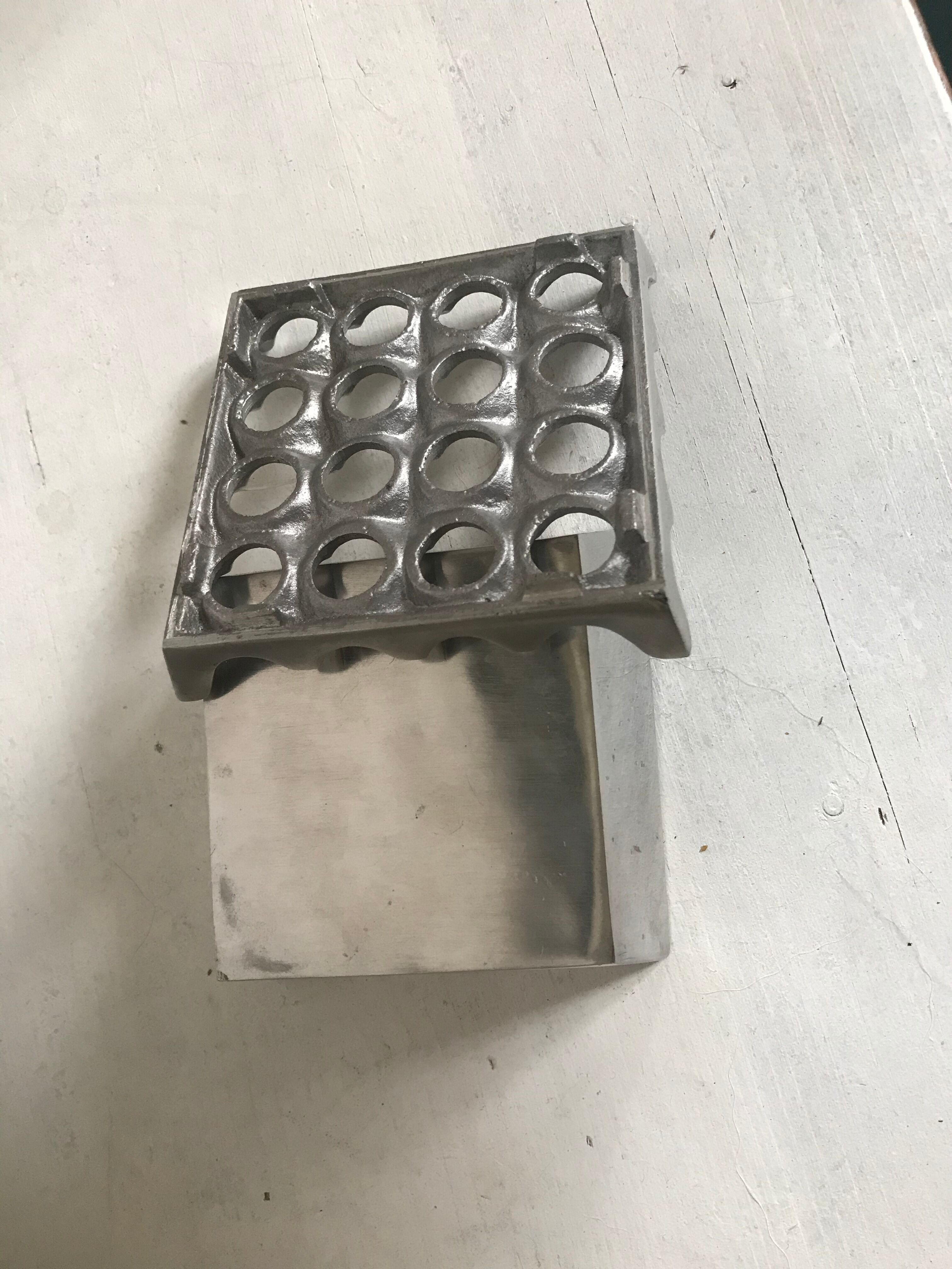 Design ashtray in cast aluminum