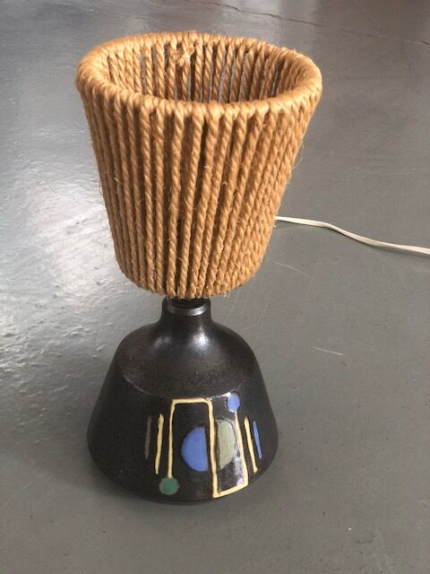 Brutalist style laying lamp with rope lampshade and ceramic foot