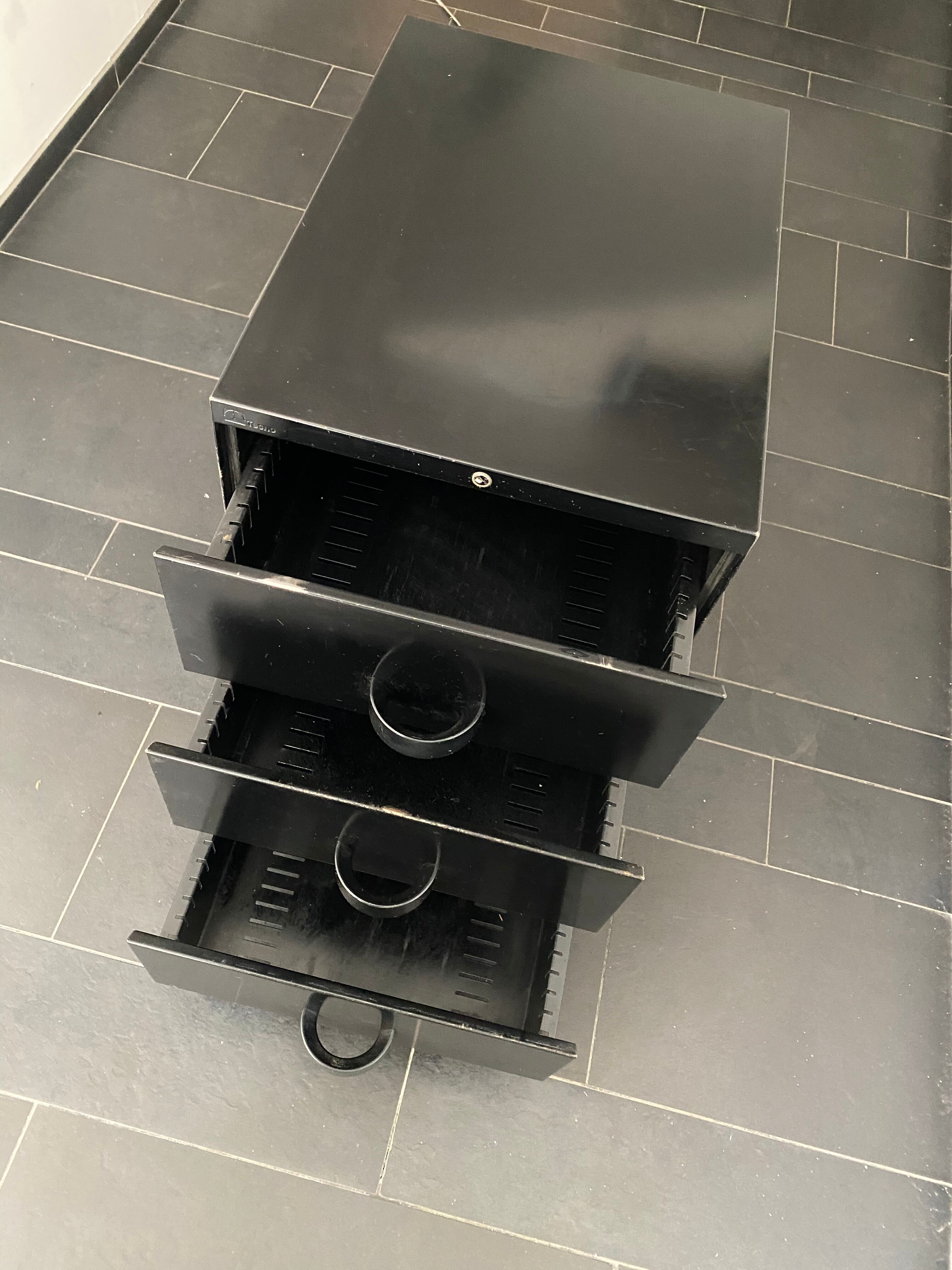 Lacquered metal furniture with 3 drawers model graphis by Osvaldo Borsani and Eugenio Gerli edition Tecno