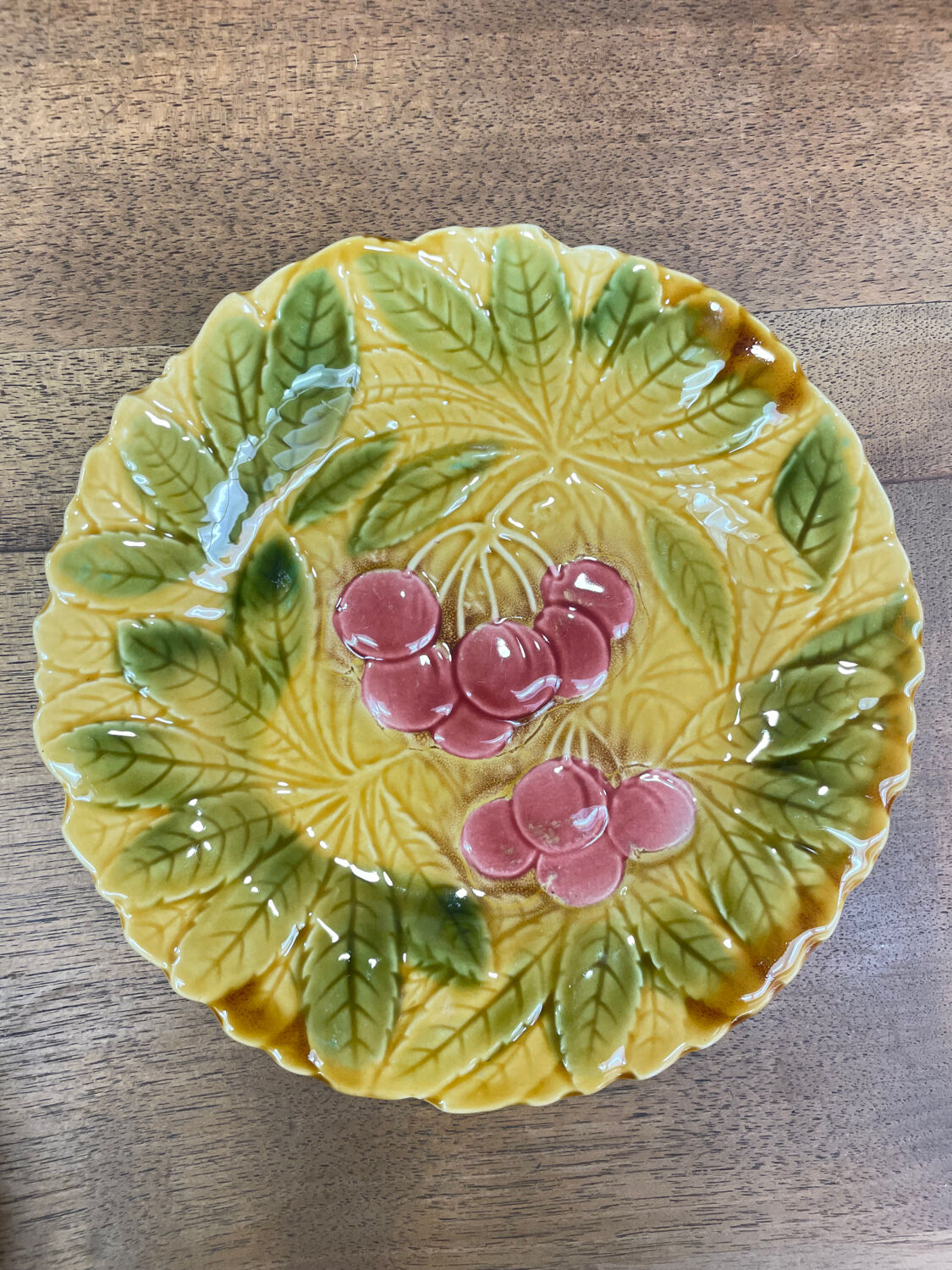 6 dessert plates in Sarreguemines barbotine.