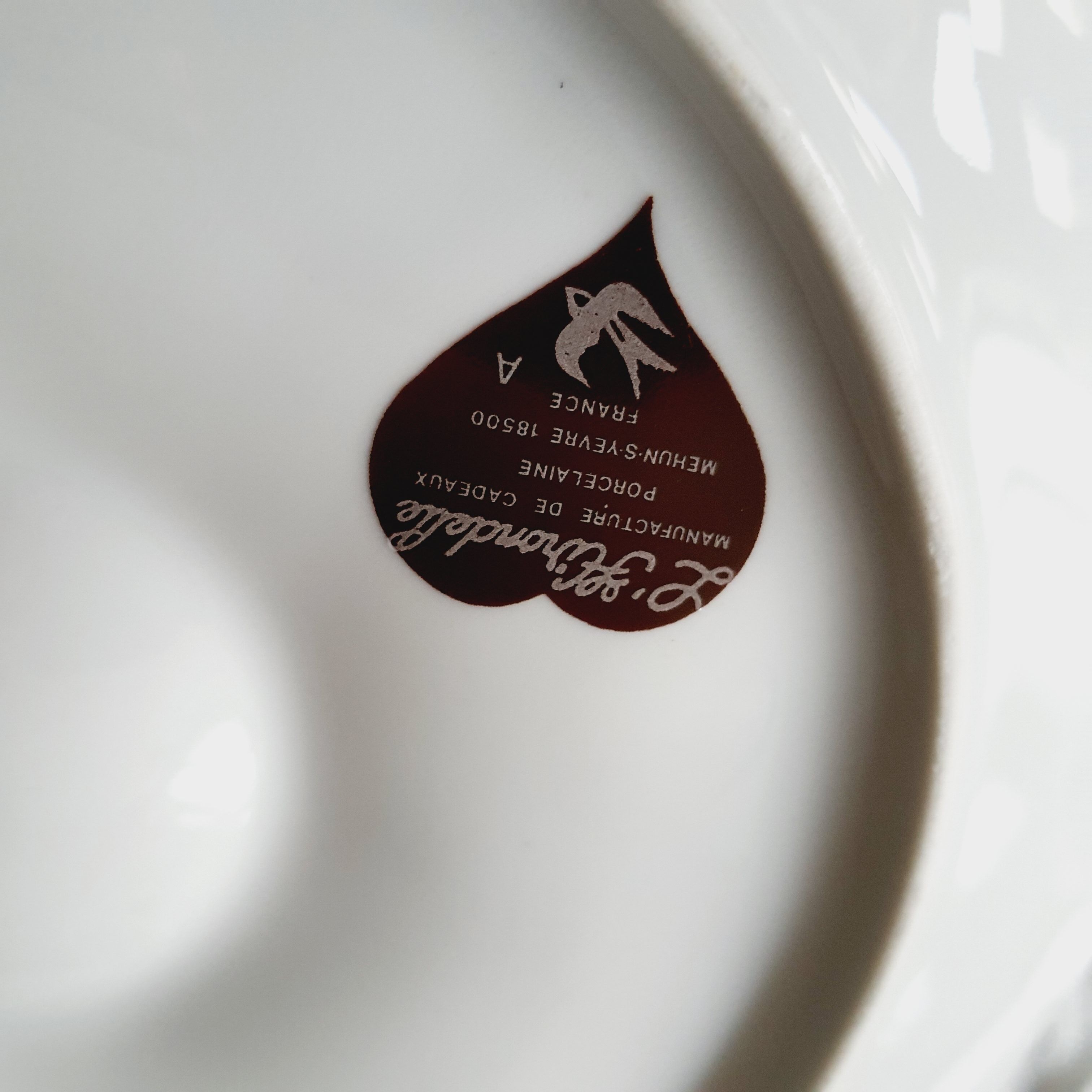 Set of 9 oyster porcelain plates