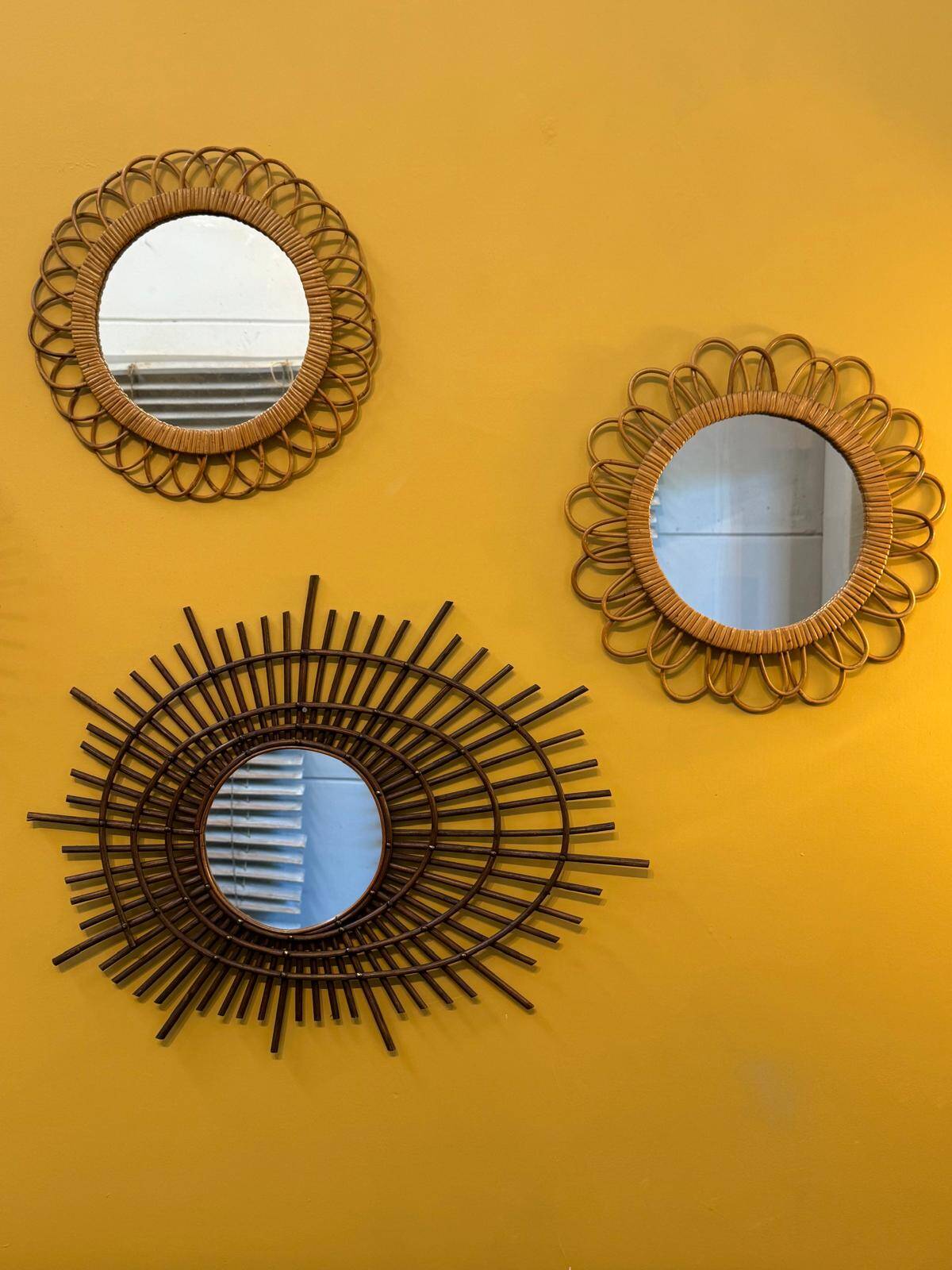 Vintage rattan flower mirror