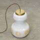 Lampe à suspension italienne en opaline et laiton du milieu du siècle