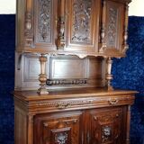 Beautiful Renaissance style sideboard in solid walnut, fully carved