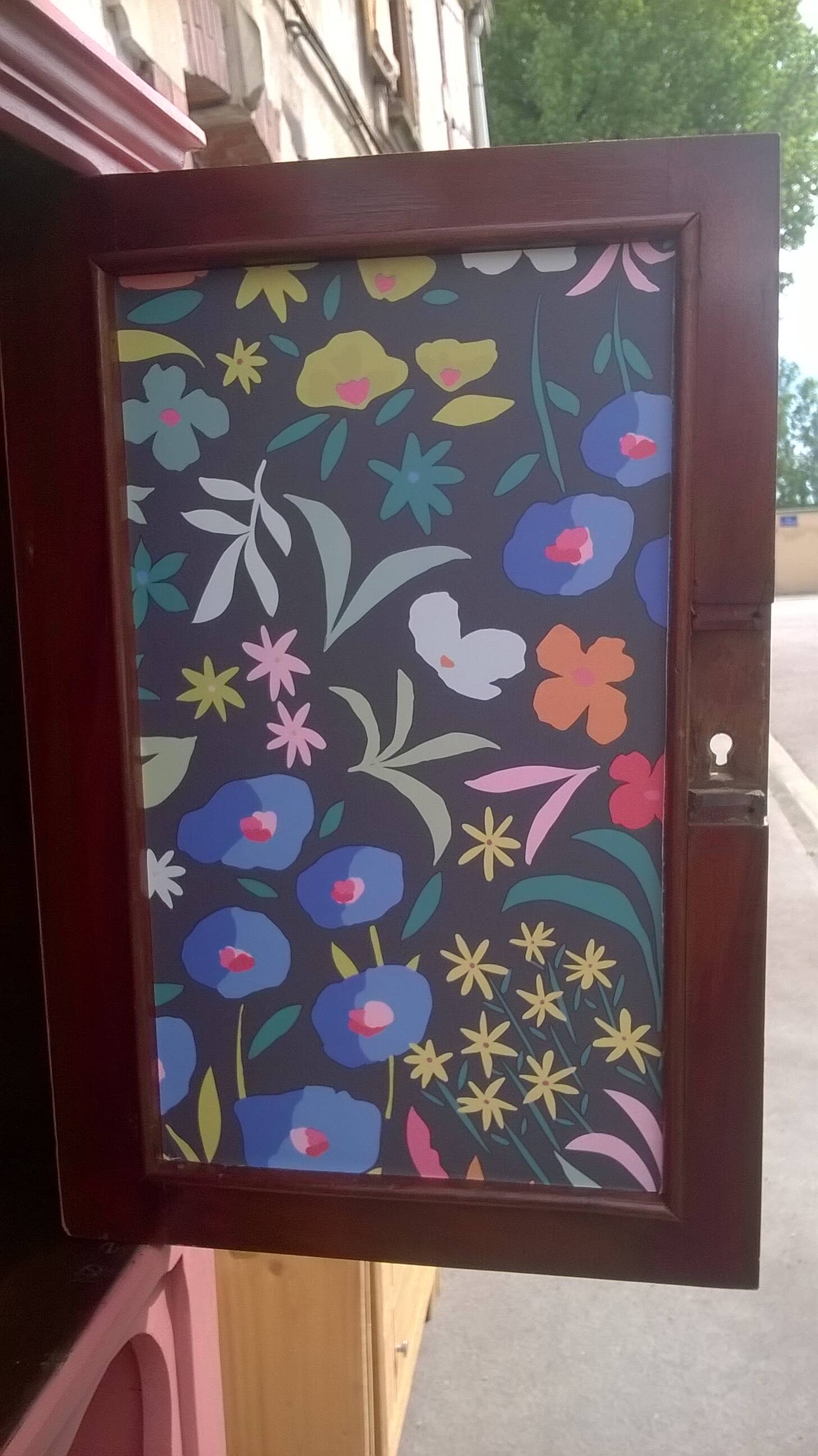 Parisian hotel wardrobe year 1900