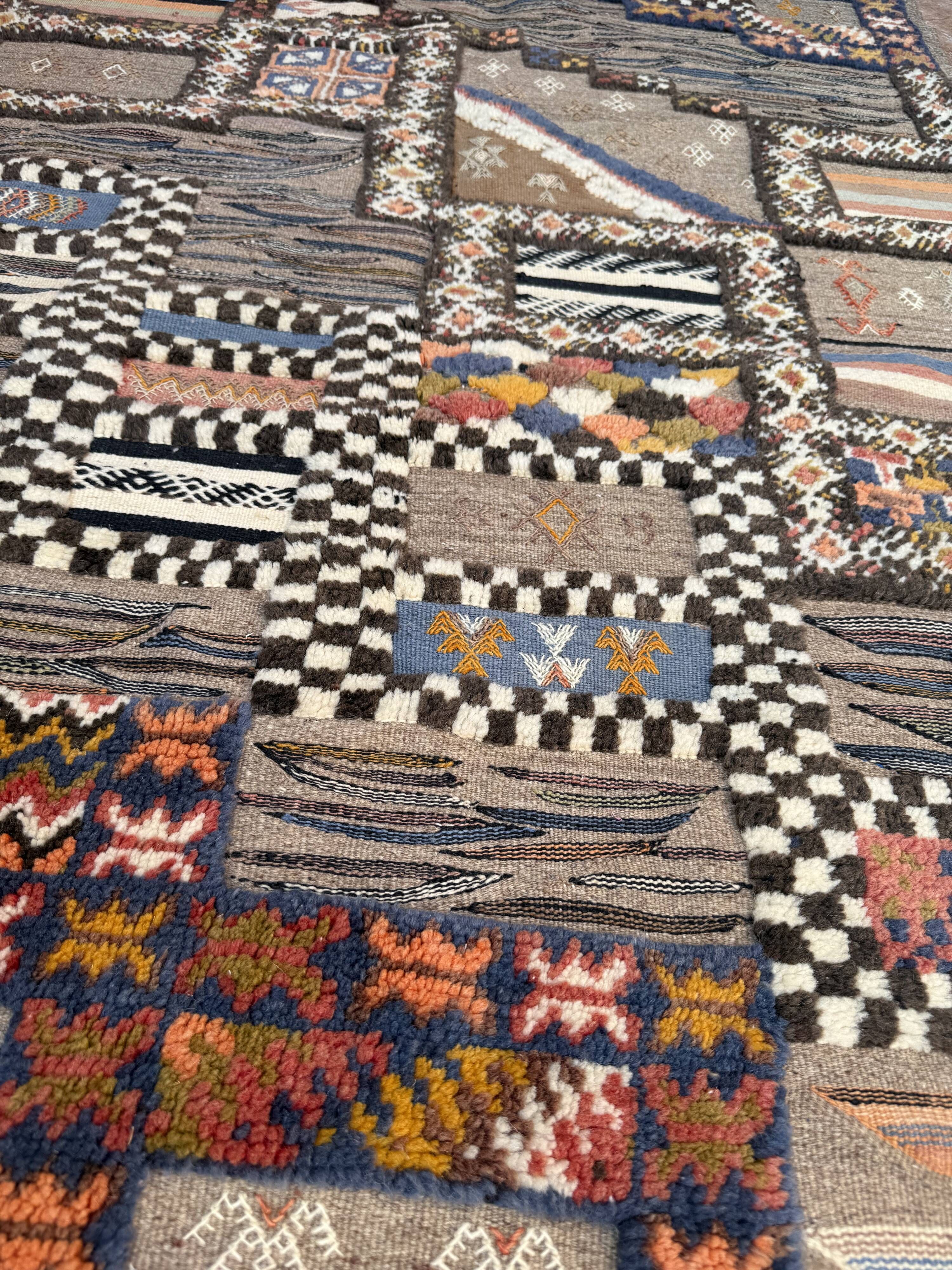 Handmade Berber Kilim rug: Moroccan wall decoration 160 cm x 110 cm