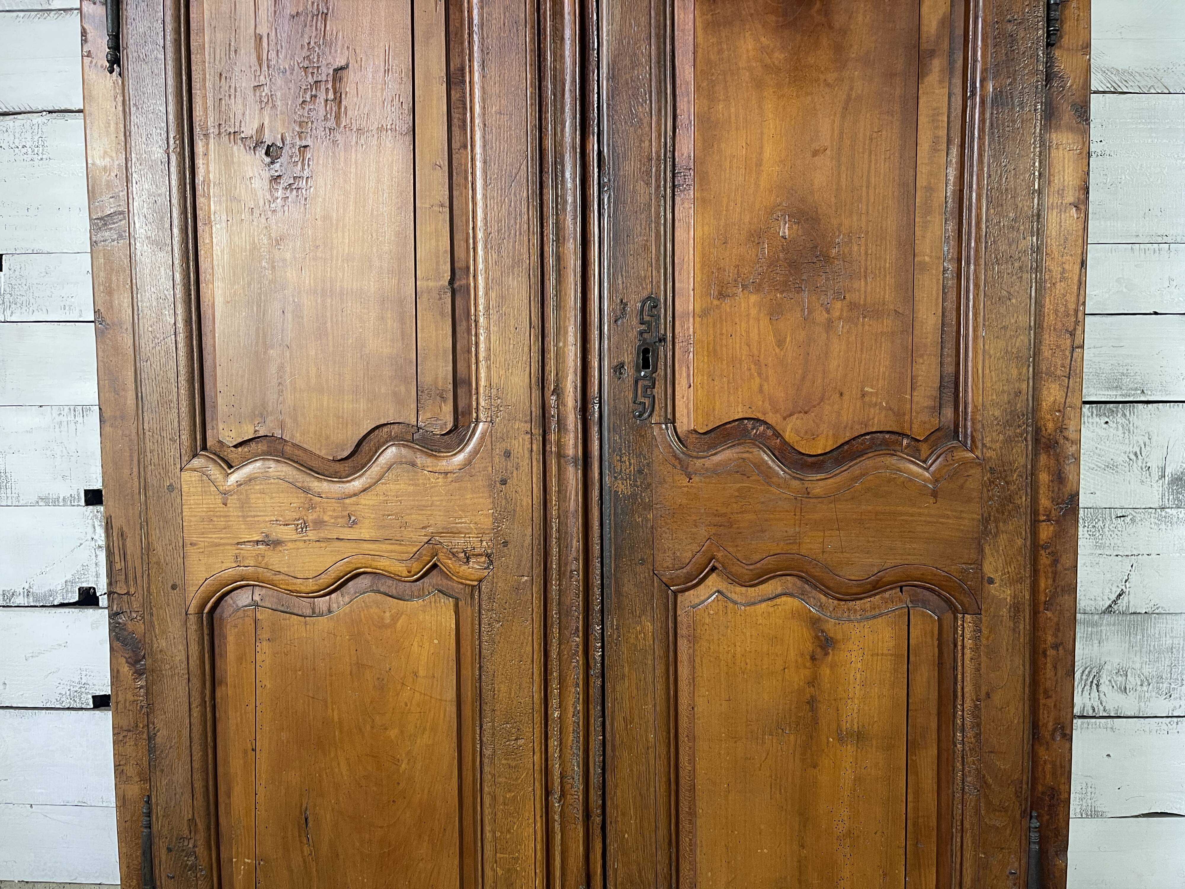Ancienne armoire en chêne