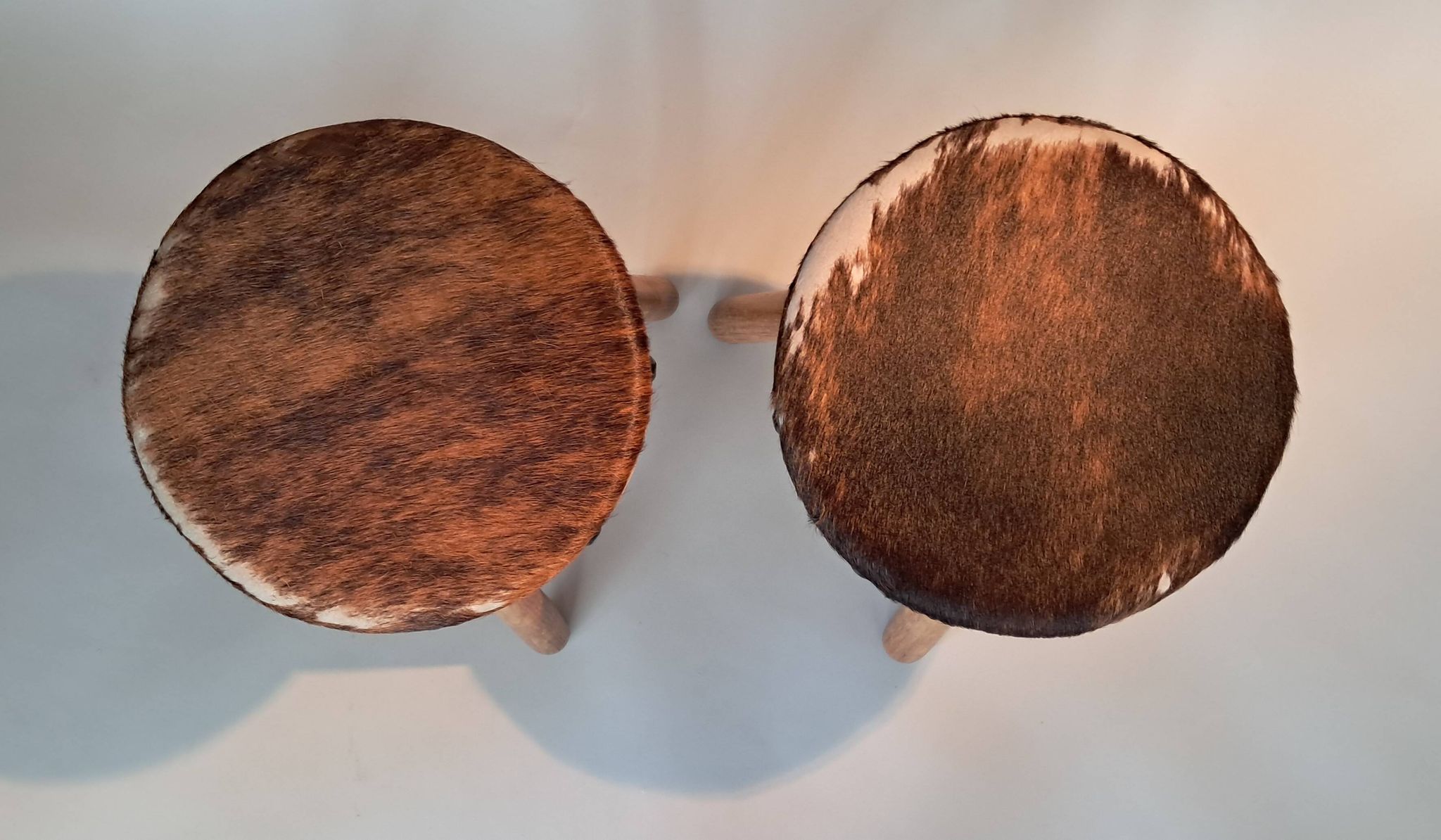 Paire de tabourets tripodes brutaliste 1950/1960.
