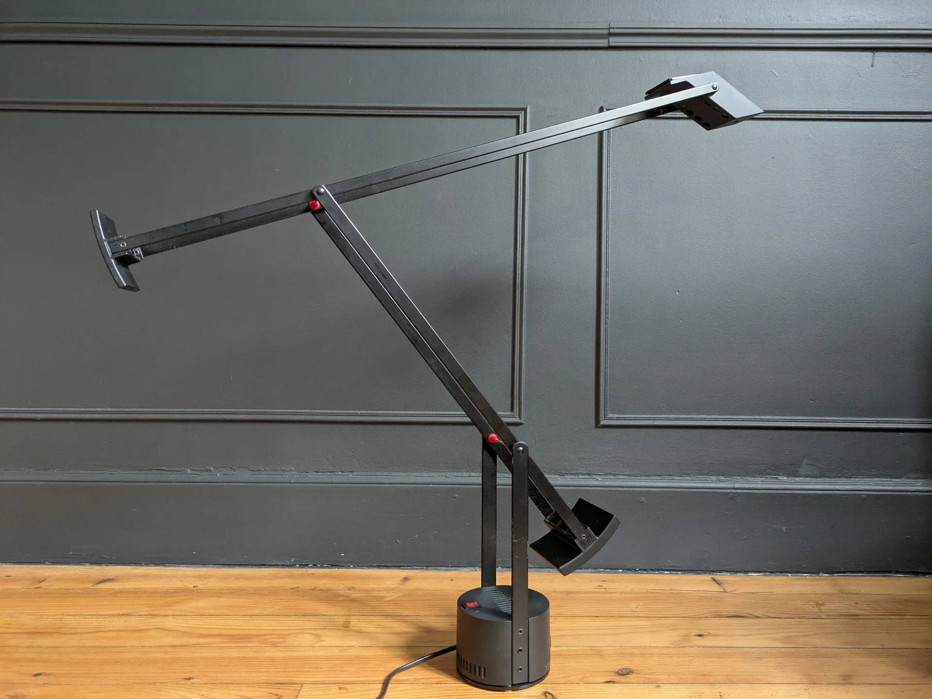 'Tizio' desk lamp by Richard Sapper for Artemide. Original edition.