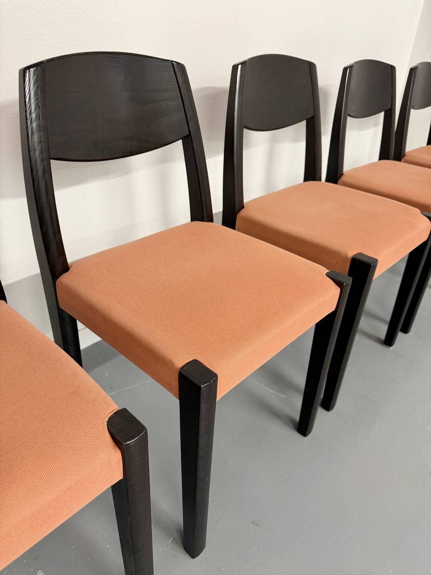 Lot of 6 blackened wooden chairs with French design fabric from the 1970s Self.
