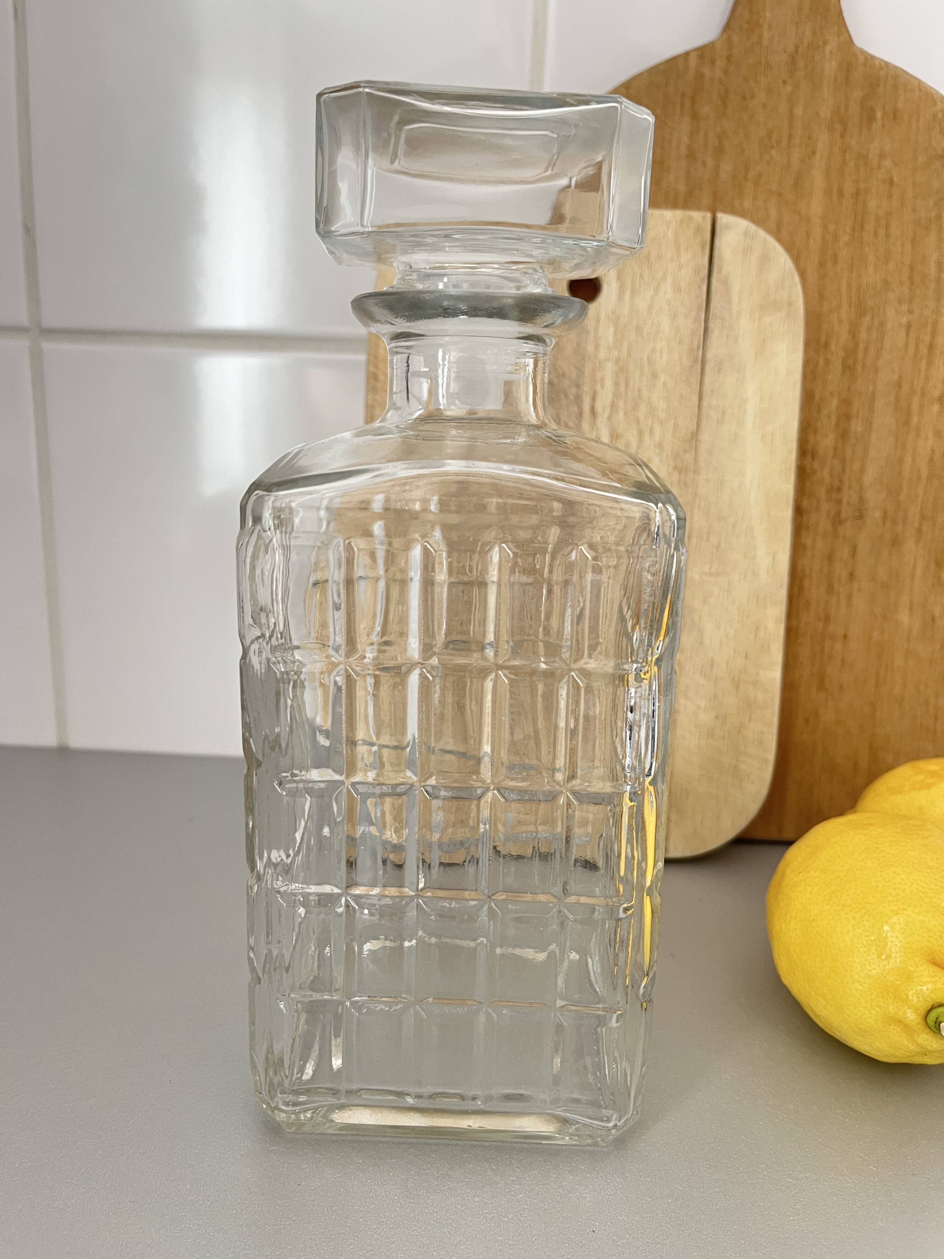 Glass whiskey decanter