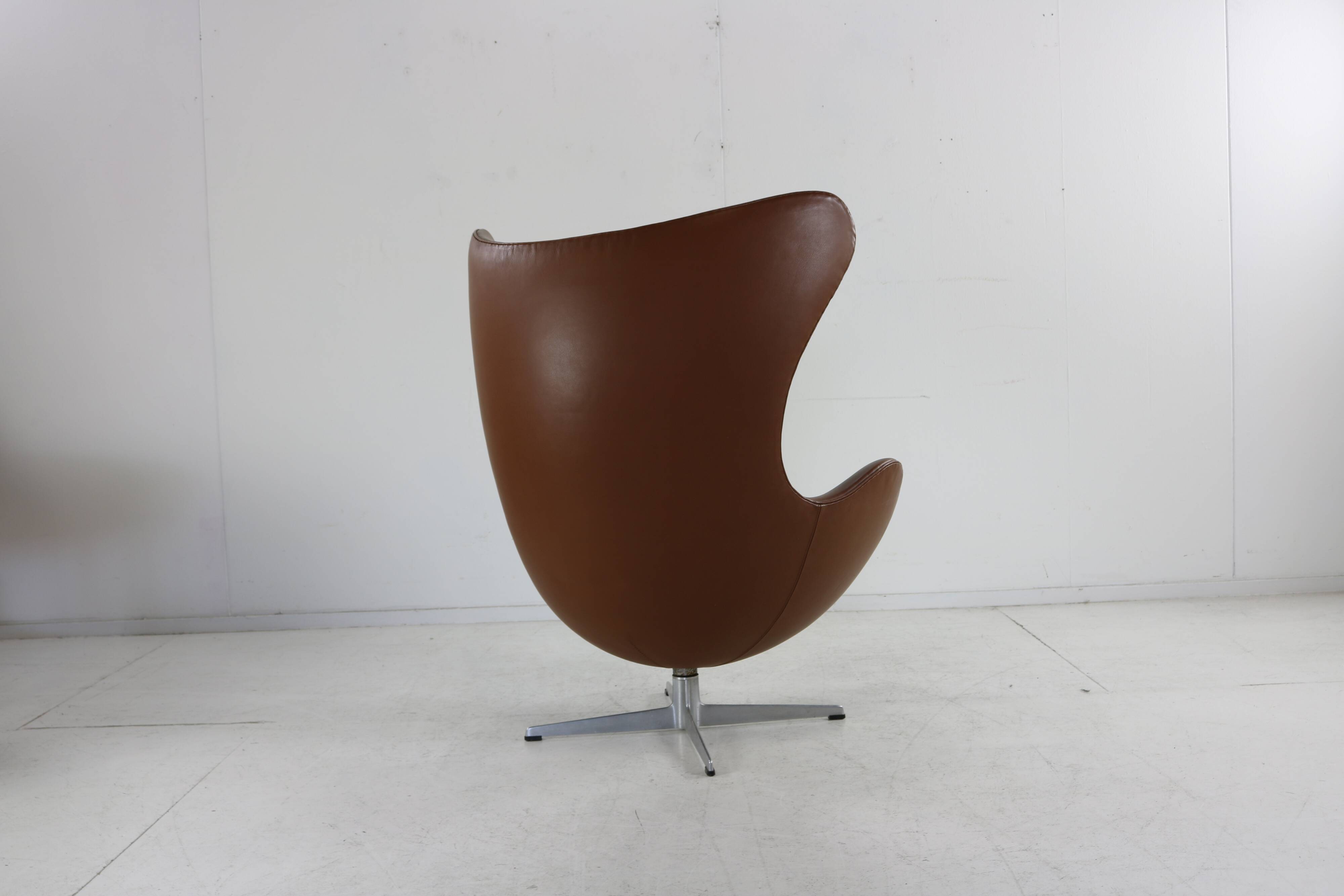 Arne Jacobsen Egg chair in cognac leather for Fritz Hansen