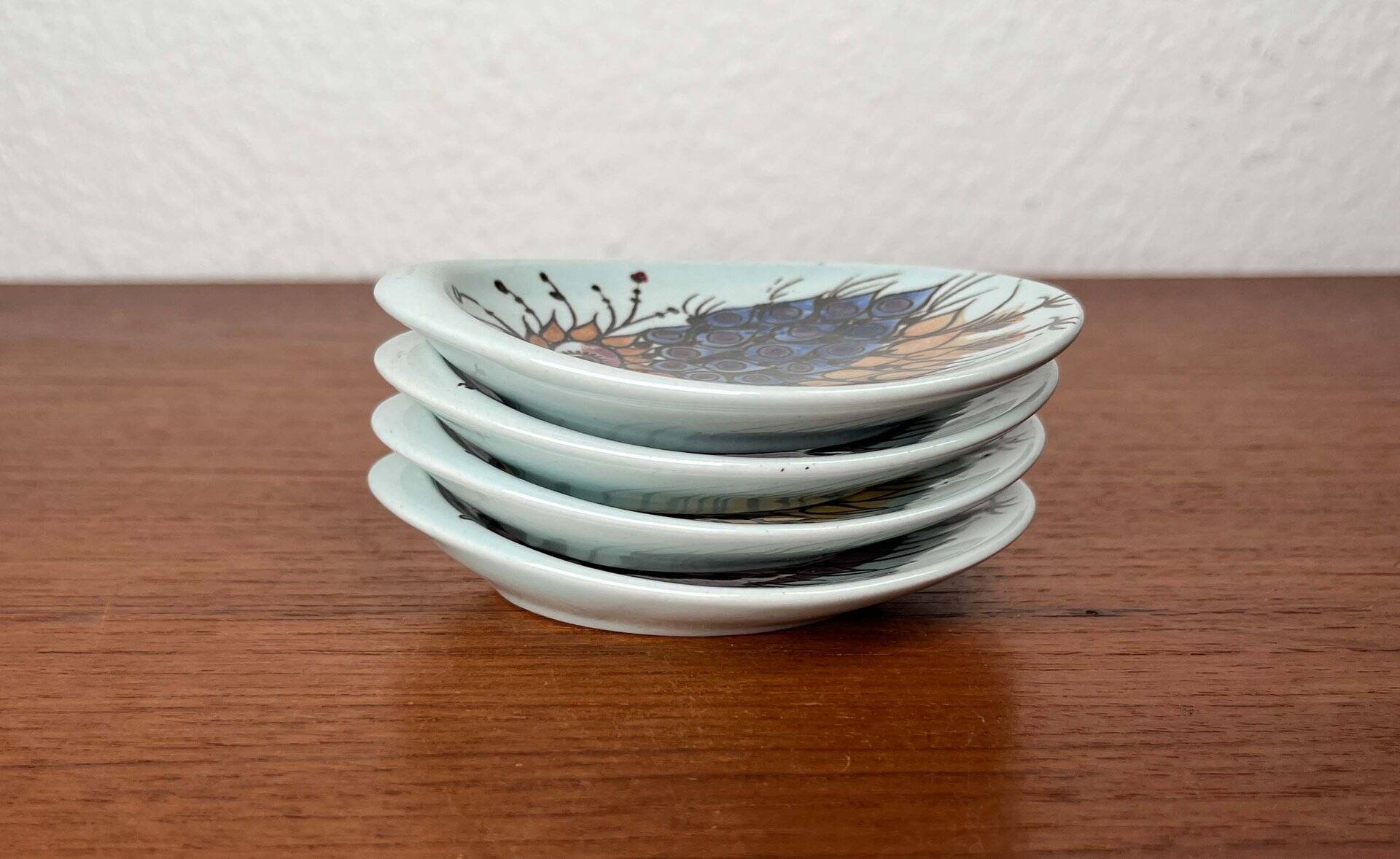 Small oyster or Danish sauce plates from the mid-century by Beth Breyen for Royal Copenhagen, set of 4.