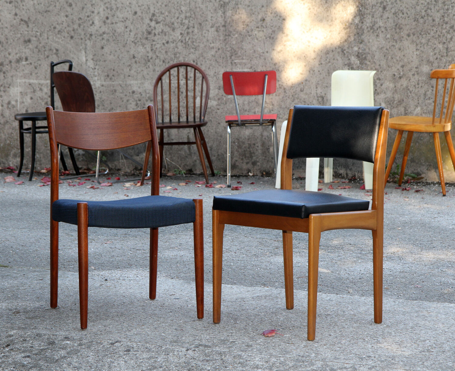 Series of 8 mismatched chairs