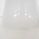 Lampe de table pyramidale en verre de lait « Teepee » par SCE France
