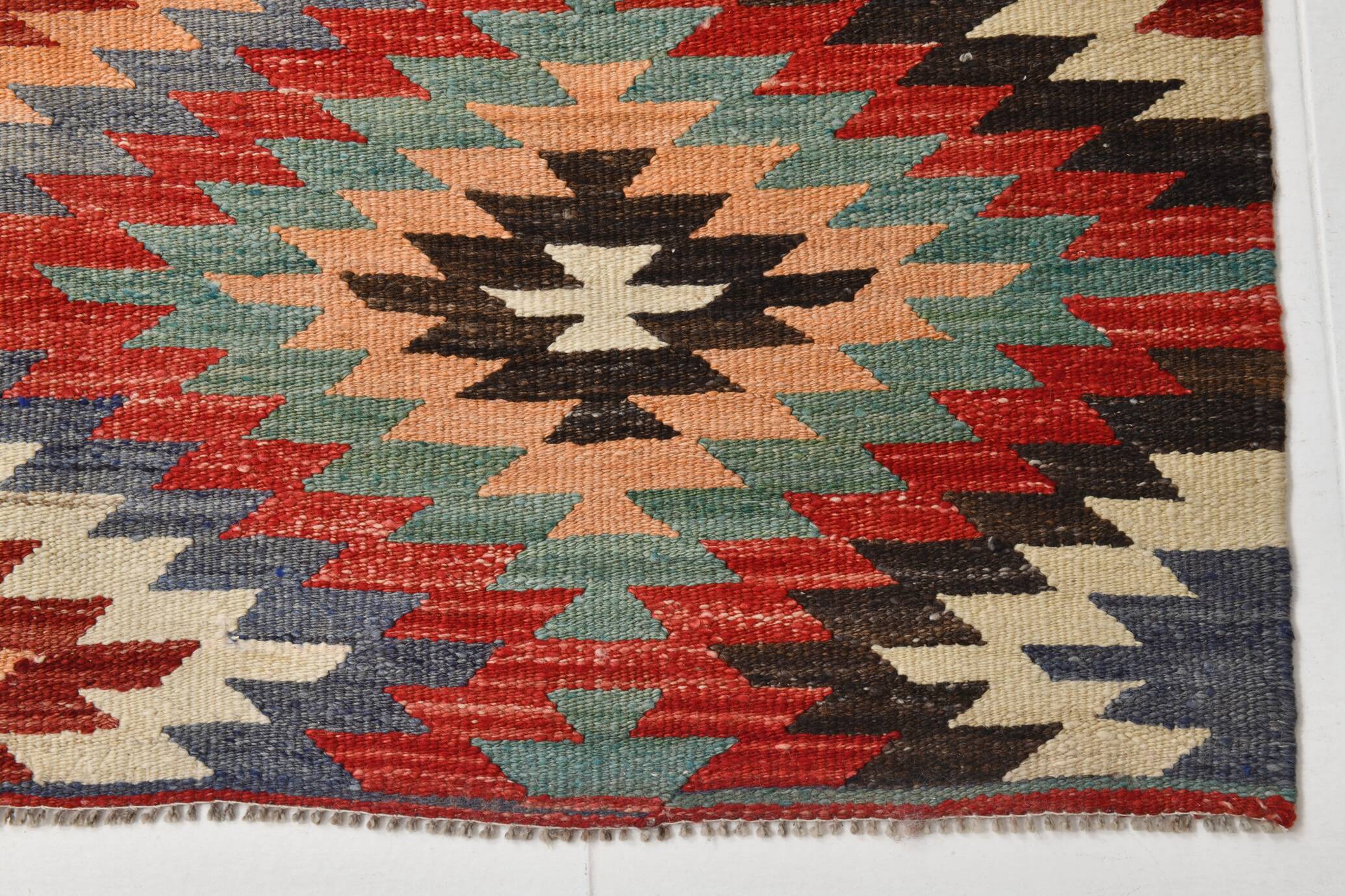 5x9 Faded Color Turkish Vintage Kilim Rug, 141x275Cm Geometric Style Kilim