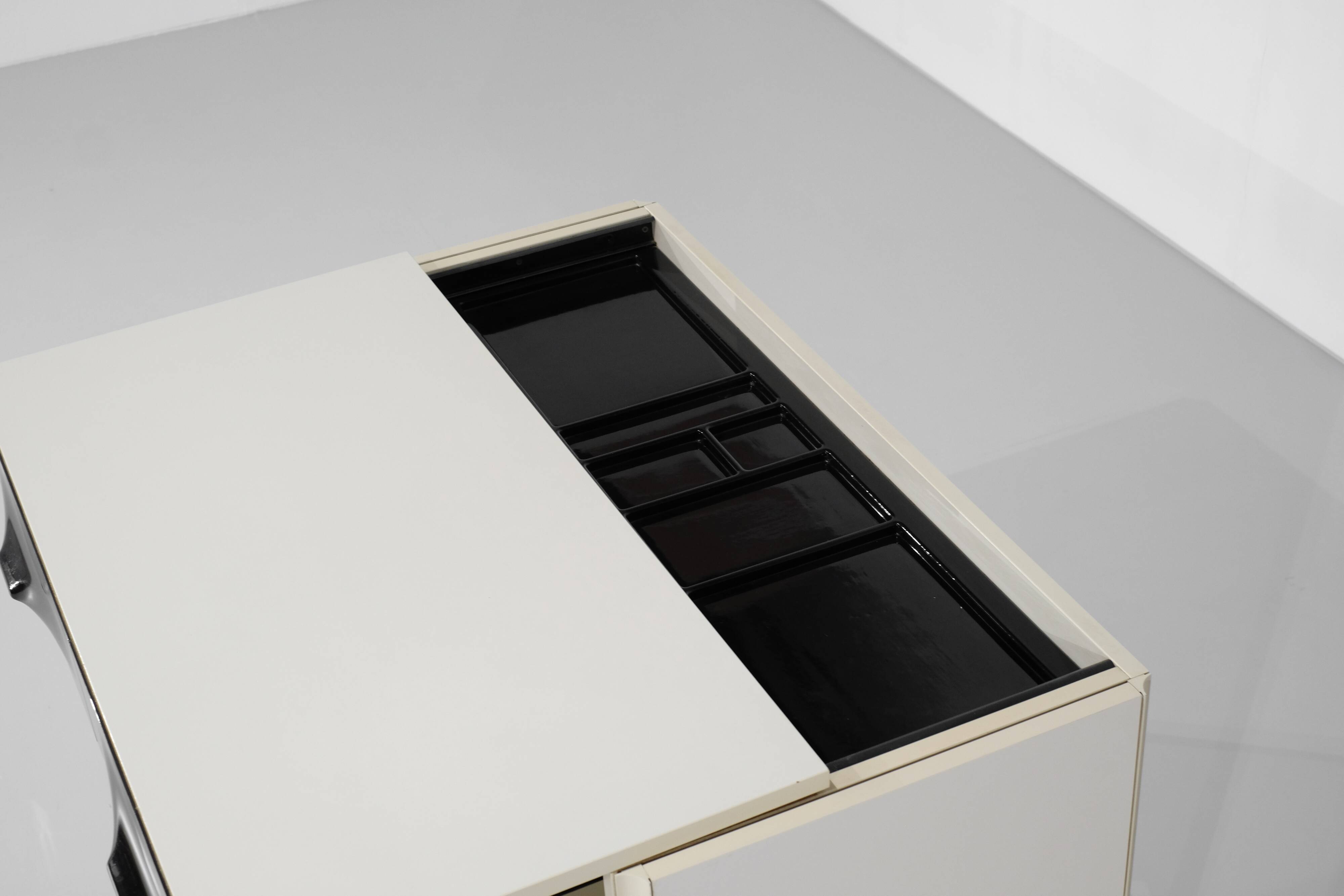 Desk "DF2000" designed by Raymond Loewy for Doubinsky Frères, France.