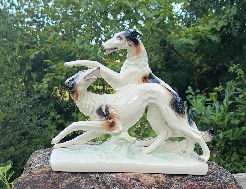 BARZOI FIGURINE CORTENDORF
