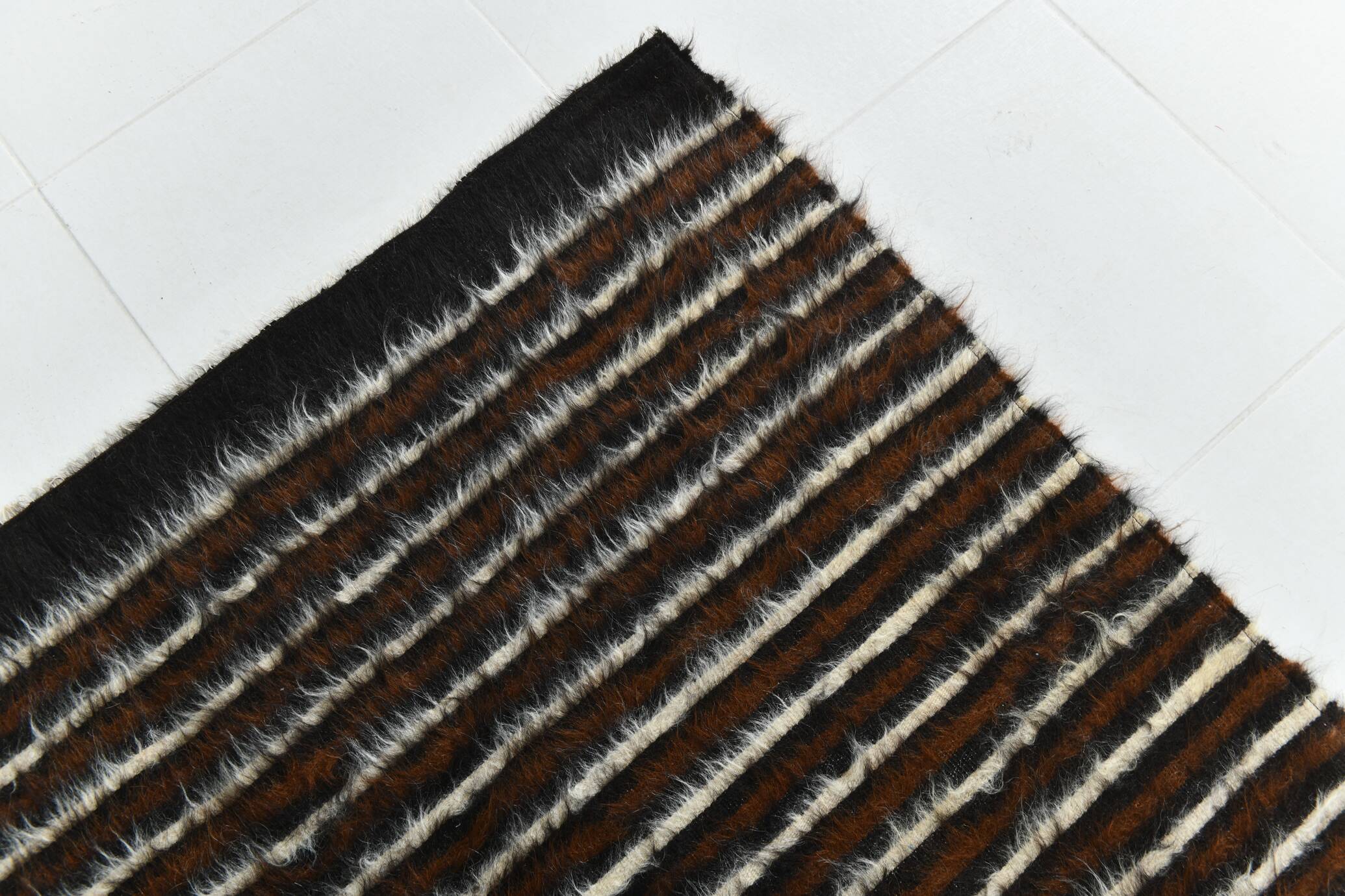 %100 Wool Handwoven Turkish Vintage Kilim Rug, 136x196 Cm