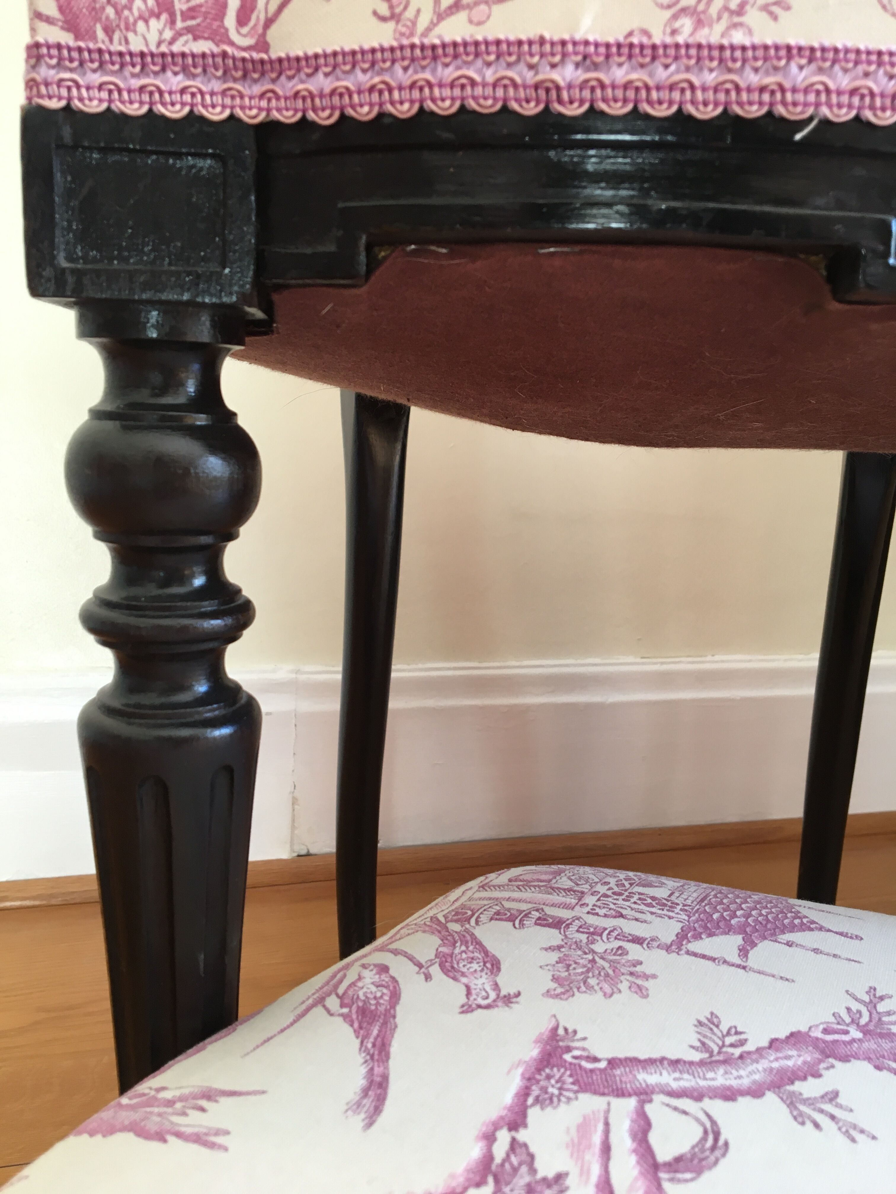 Ensemble chaise et repose pied style Louis XVI