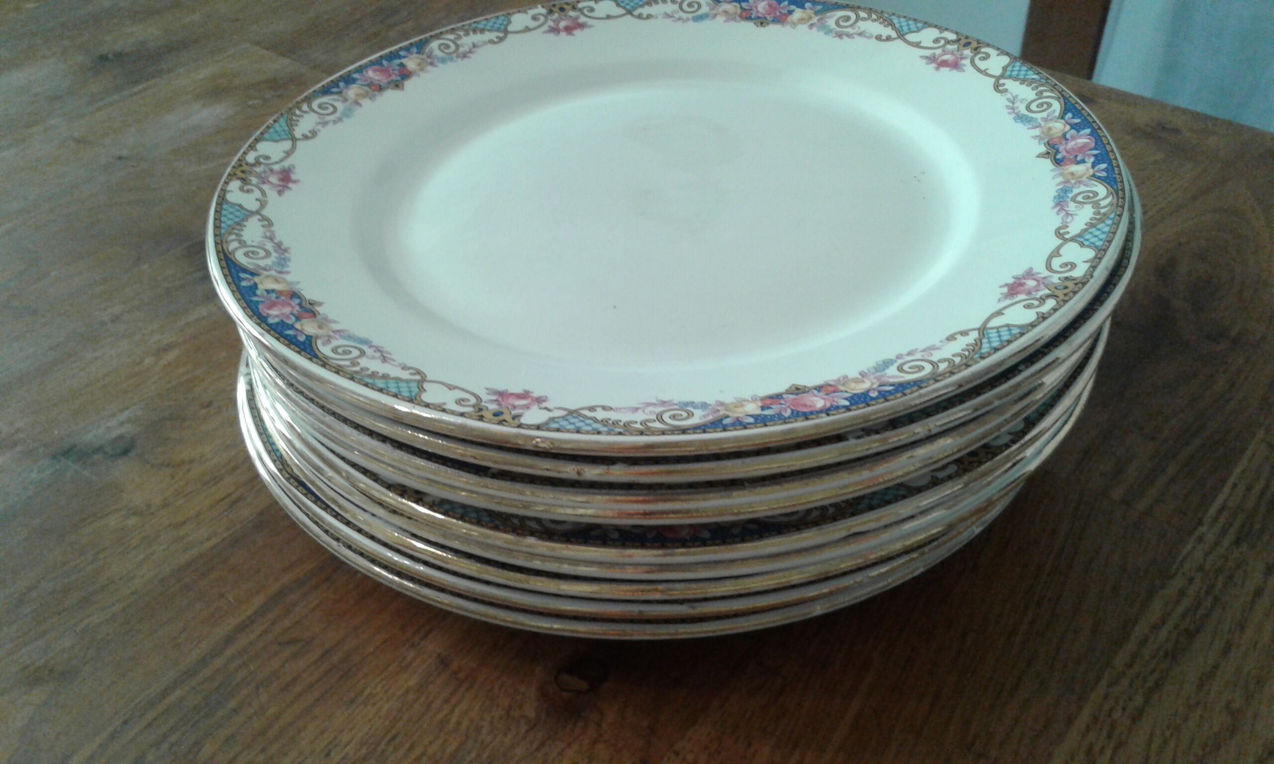 9 dessert plates and heel plate. sarreguemines,flower decirs