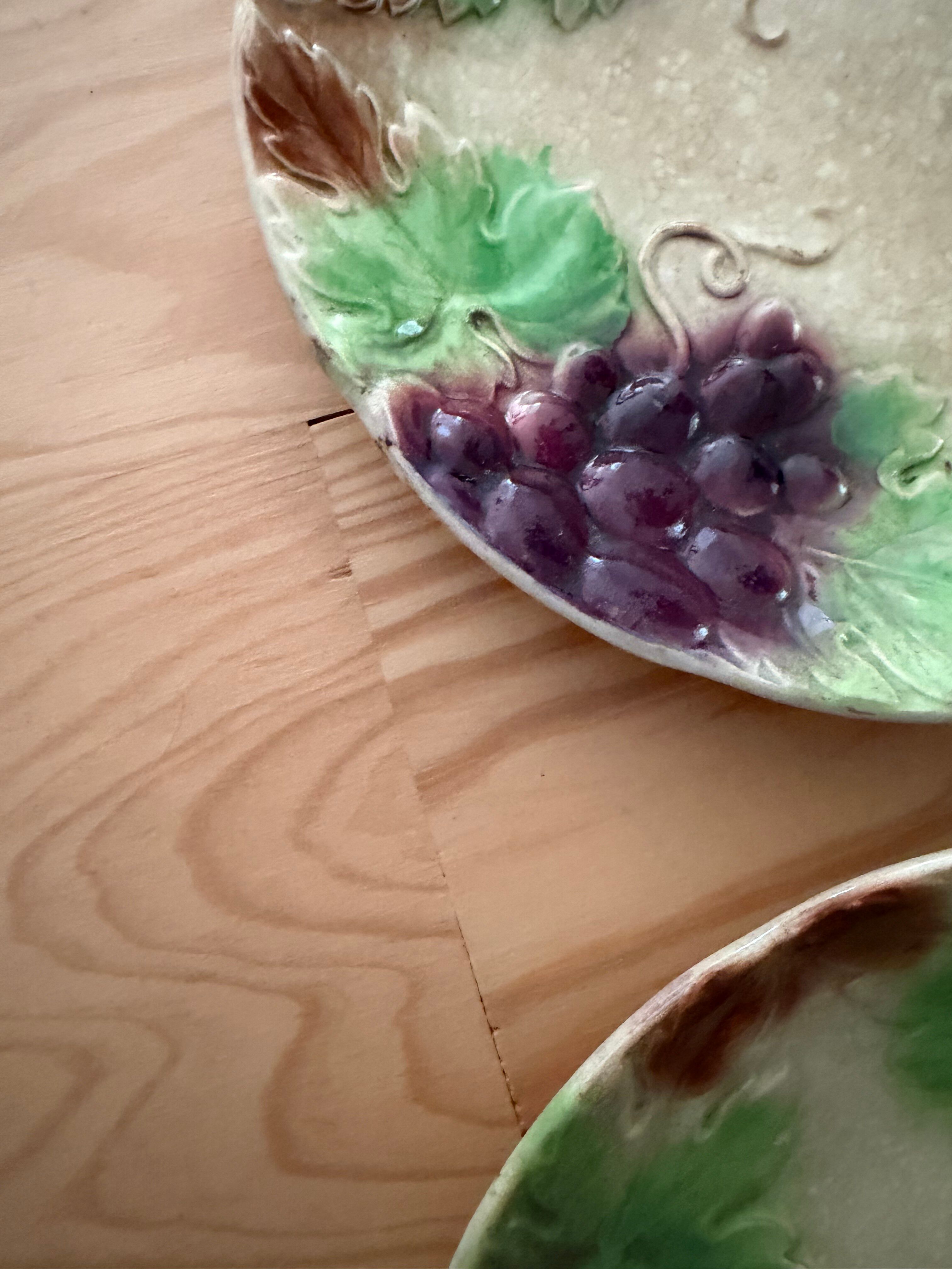 Raisin slipware plates