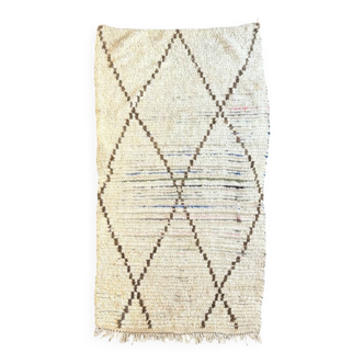 Luxe et Tradition : Tapis Berbère Beni Ouarain