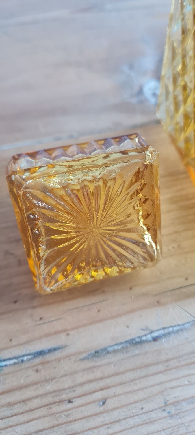 Carafe or amber glass bottle