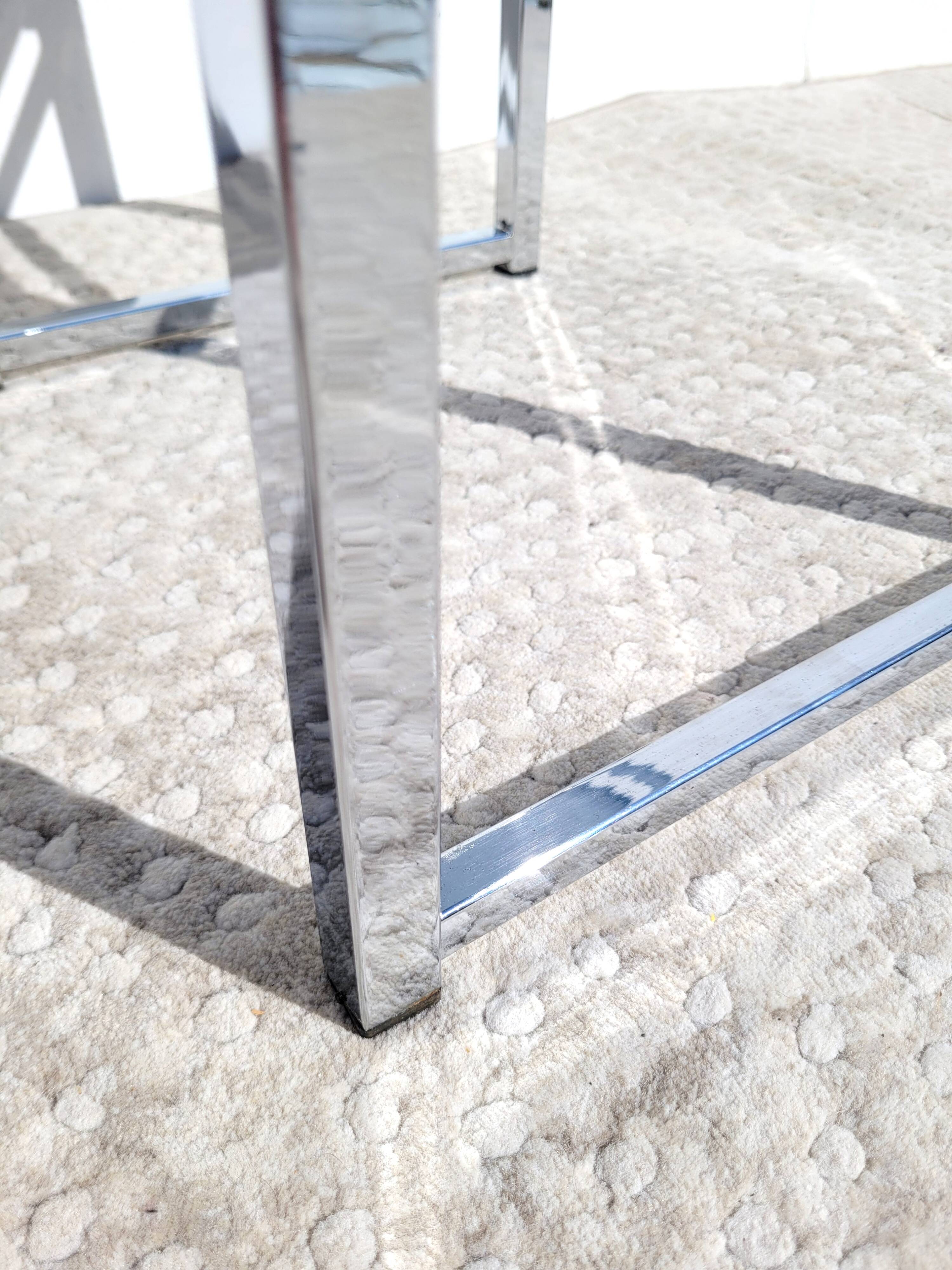 Bout de canapé plexiglas et chrome Space age