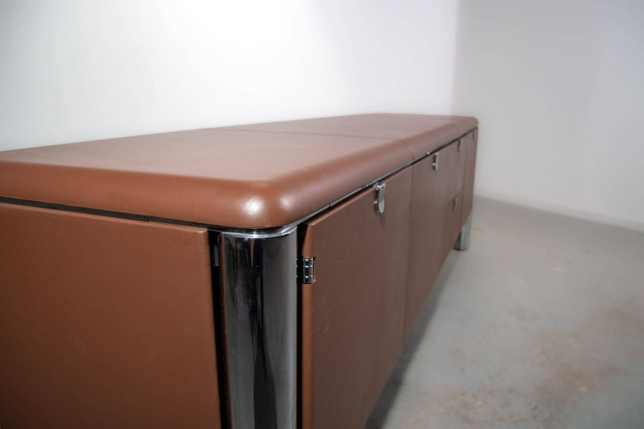 No. 3076 credenza extension in Vitello leather from the Pfister Executive Office Collection for KnollStudio. Circa 1988