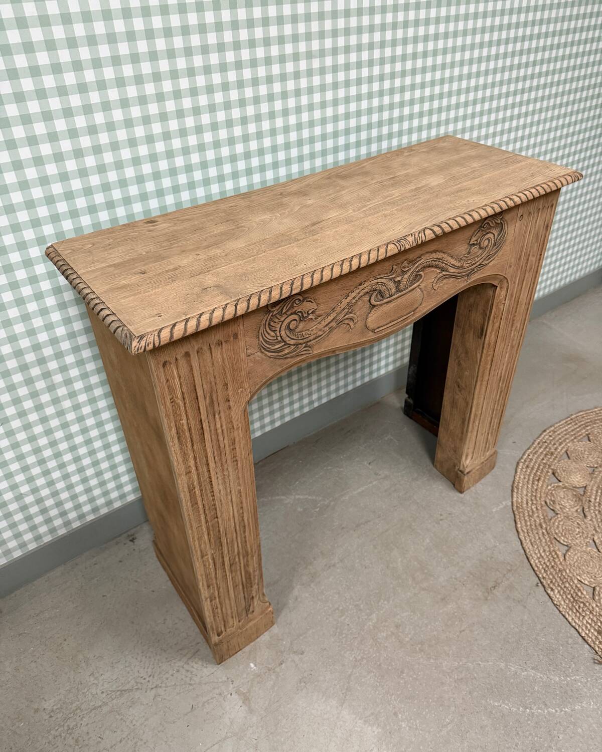 Fireplace mantel (sanded)