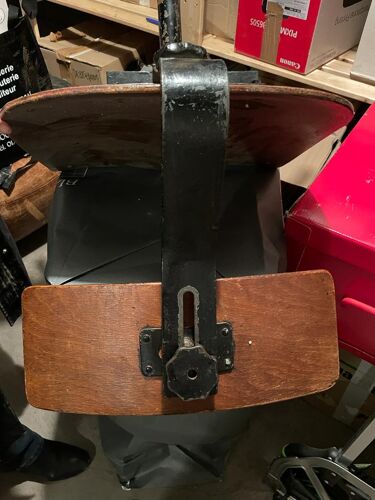 Chaise design d'atelier des années 50 en bois et metal noir