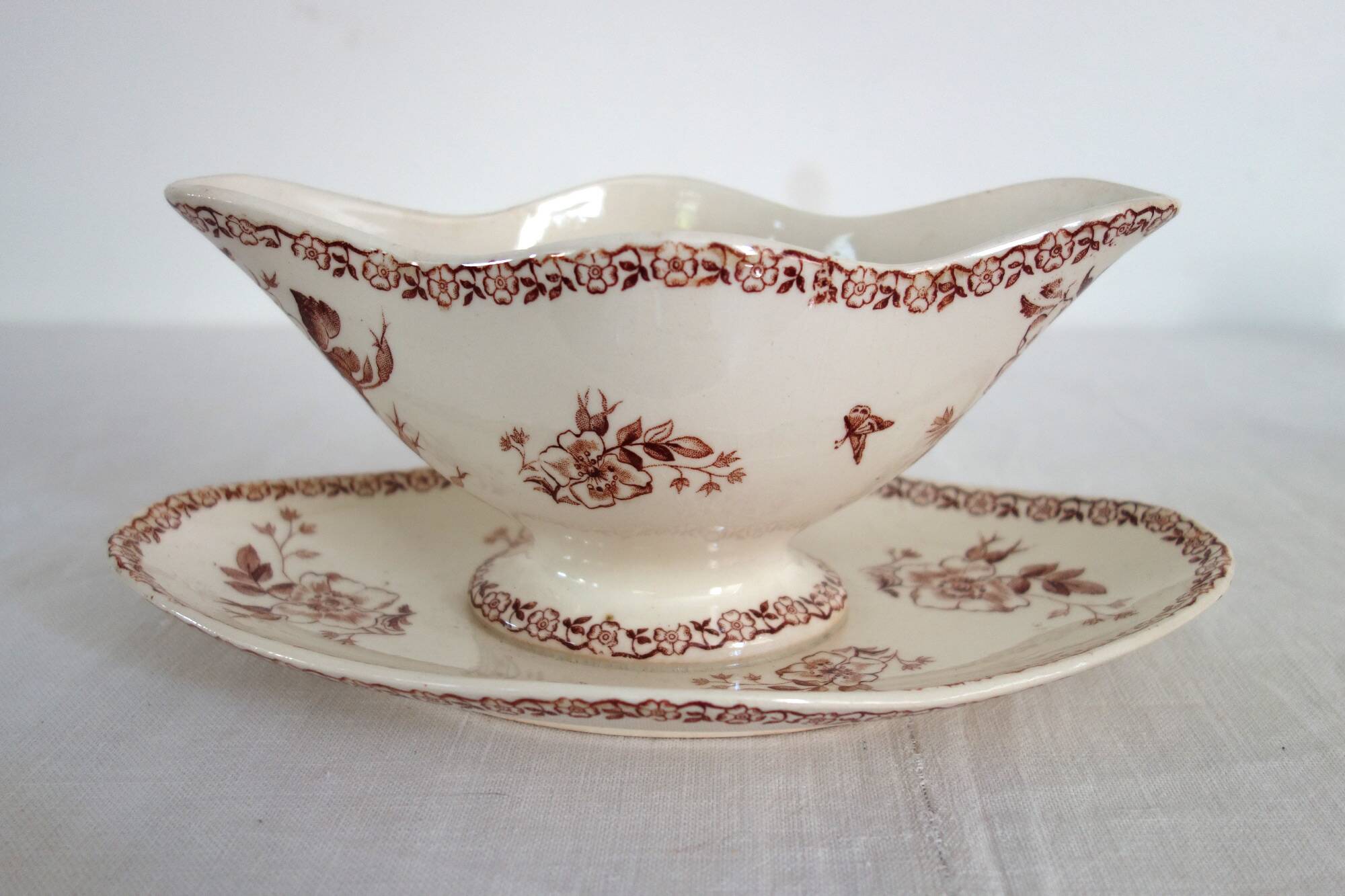 Saucière et moutardier en terre de fer Gien modèle Mai vers 1900