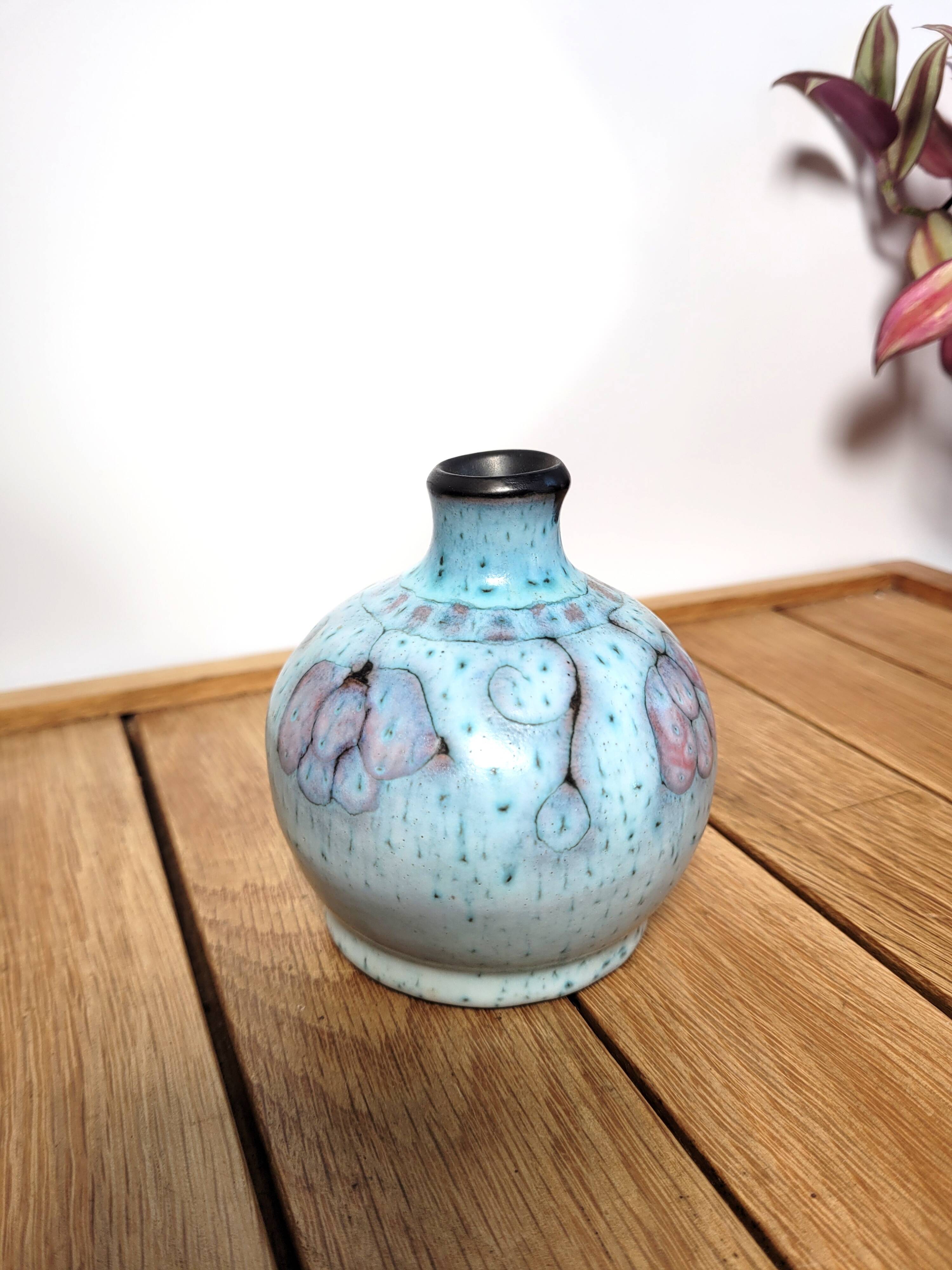 Small soliflore vase by Danuta le Hénaff