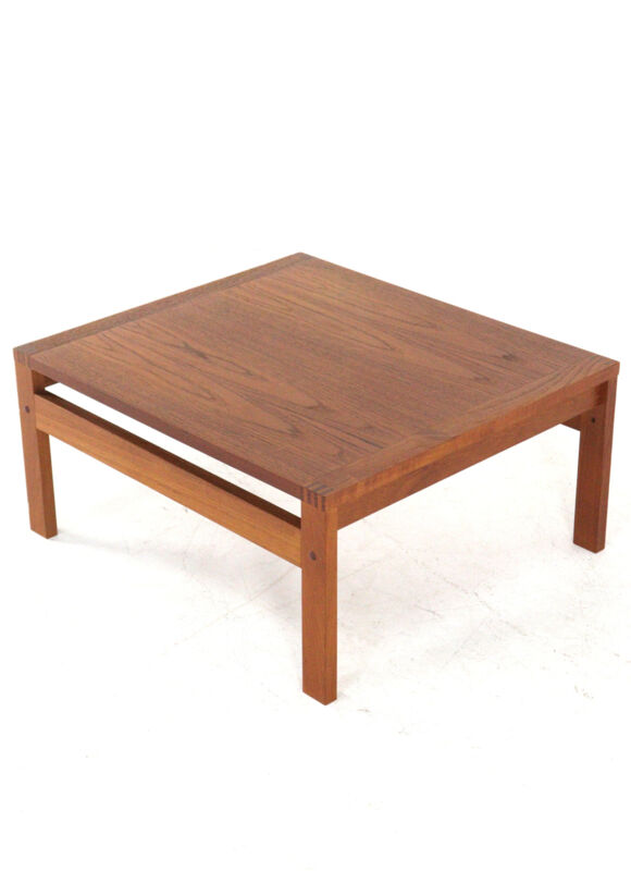 Table basse par Ole Gjerløv-Knudsen et Torben Lind pour France & Son
