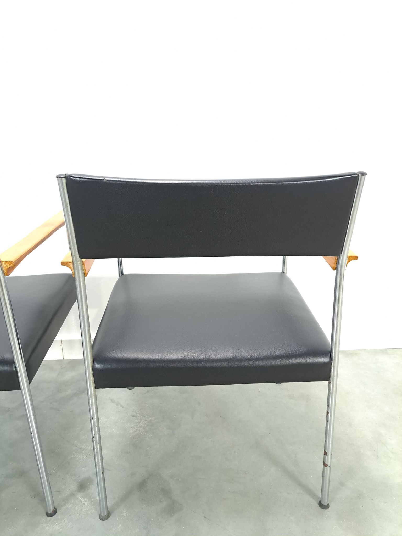 Chairs DDR with chrome base and black upholstery, dining chairs