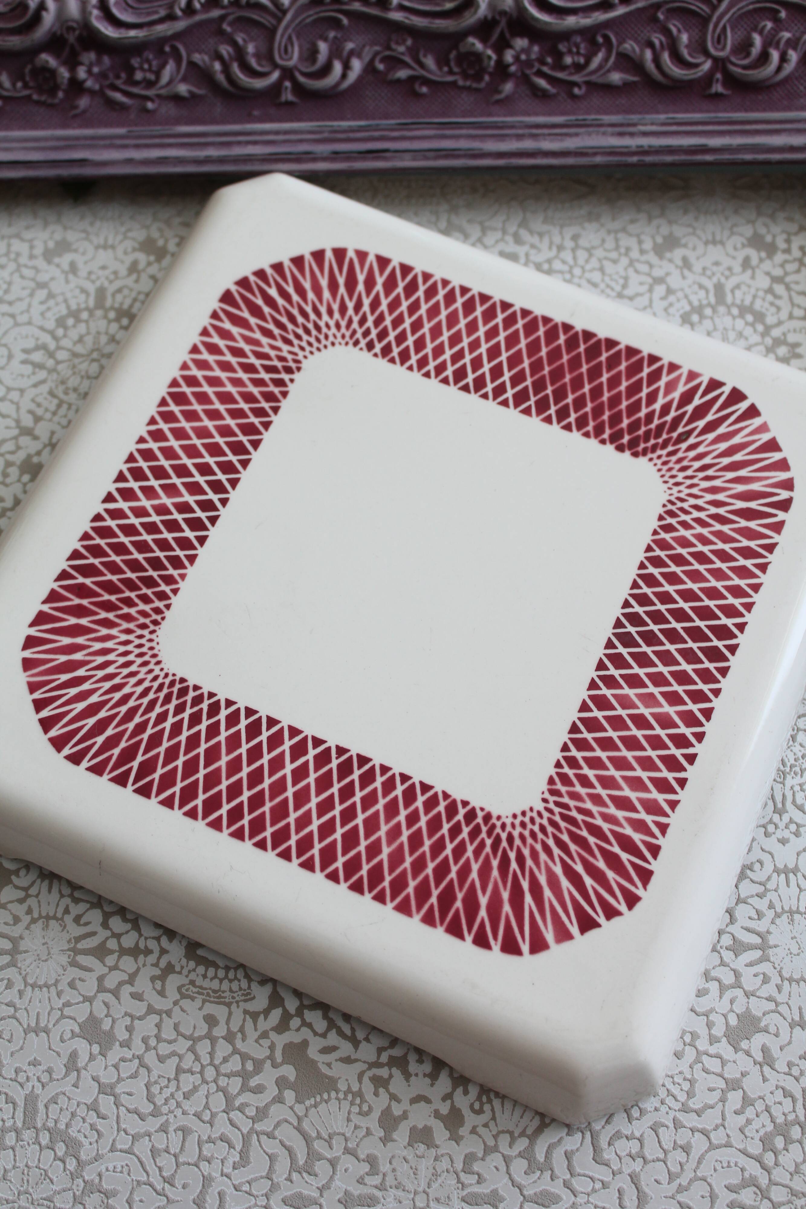 Porcelain underside, badonviller france, white and red underside, ceramic plate