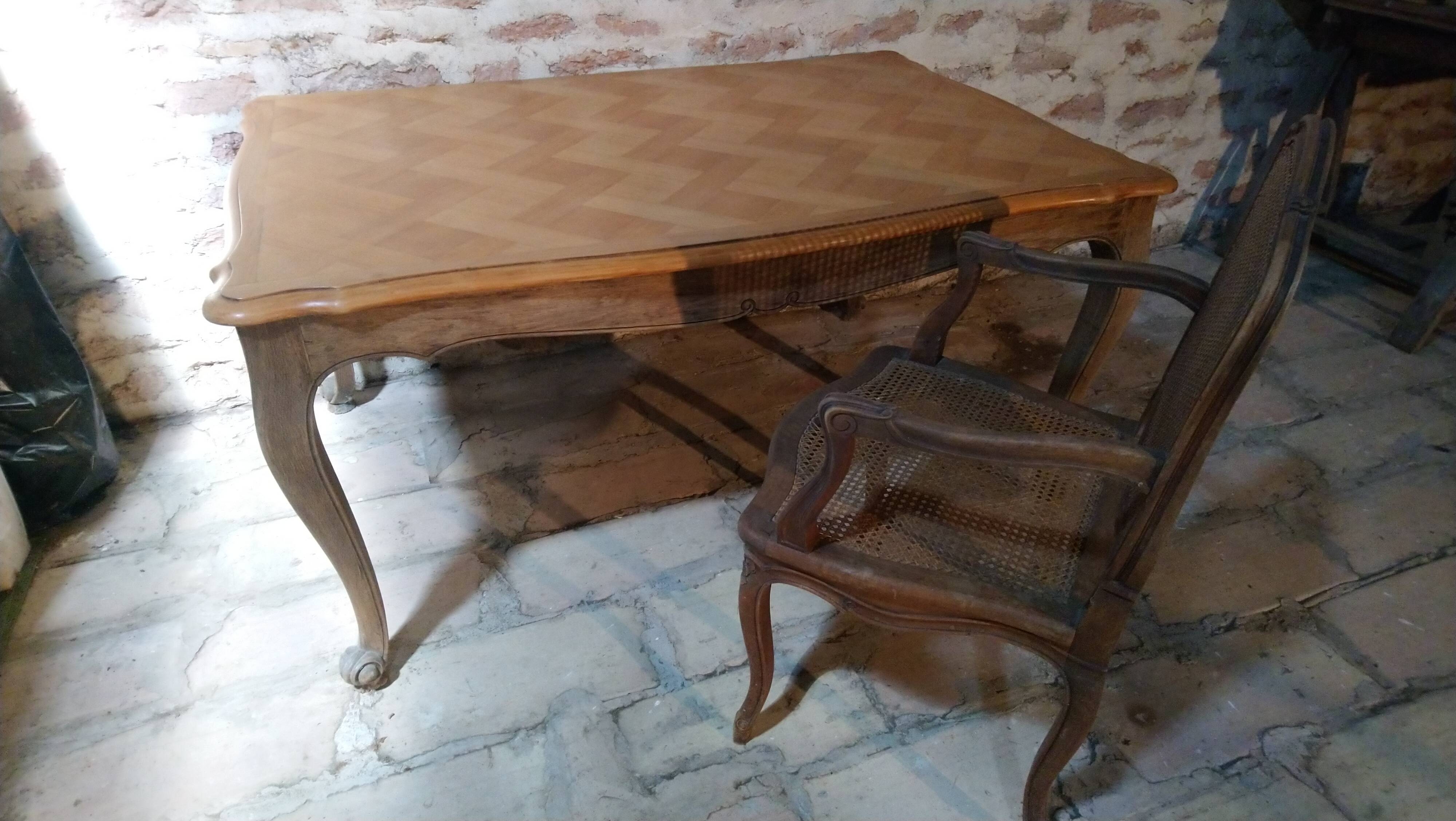 Louis XV style table in oak and cherry wood.