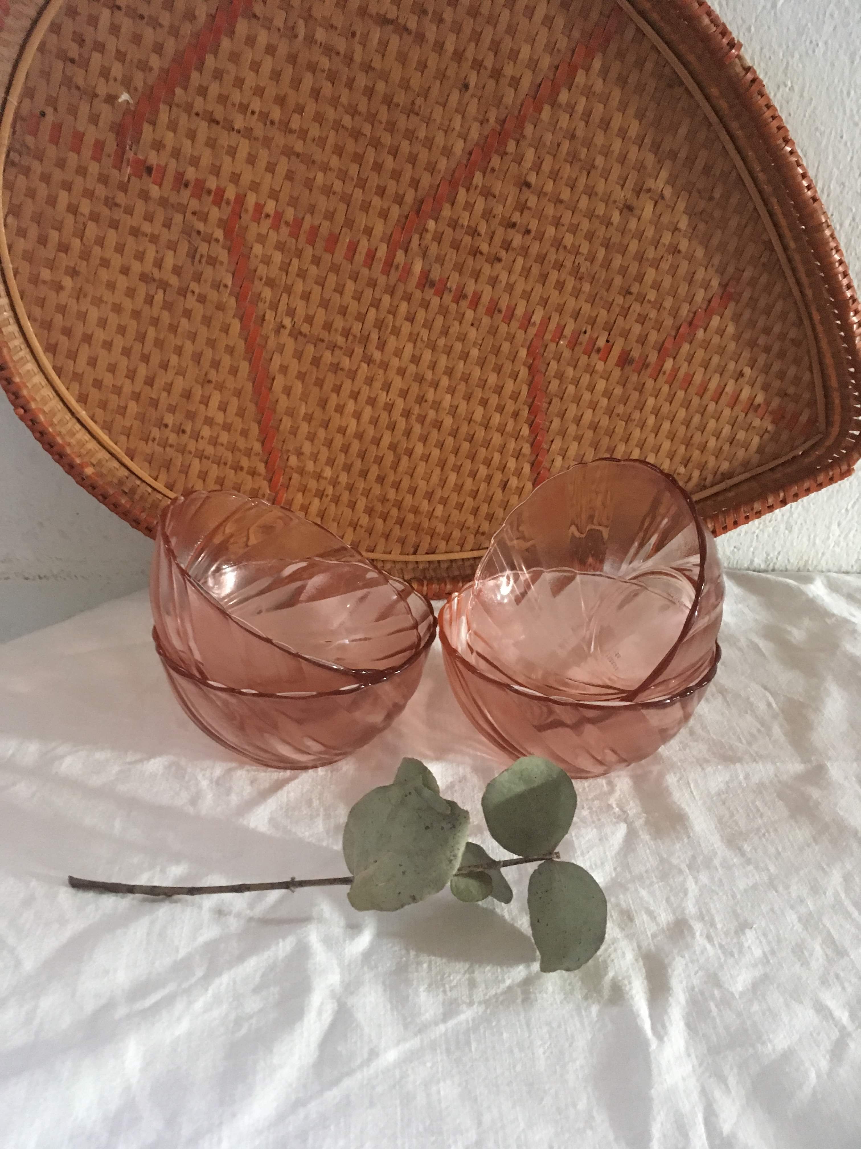 Bols en verre rose de Vereco