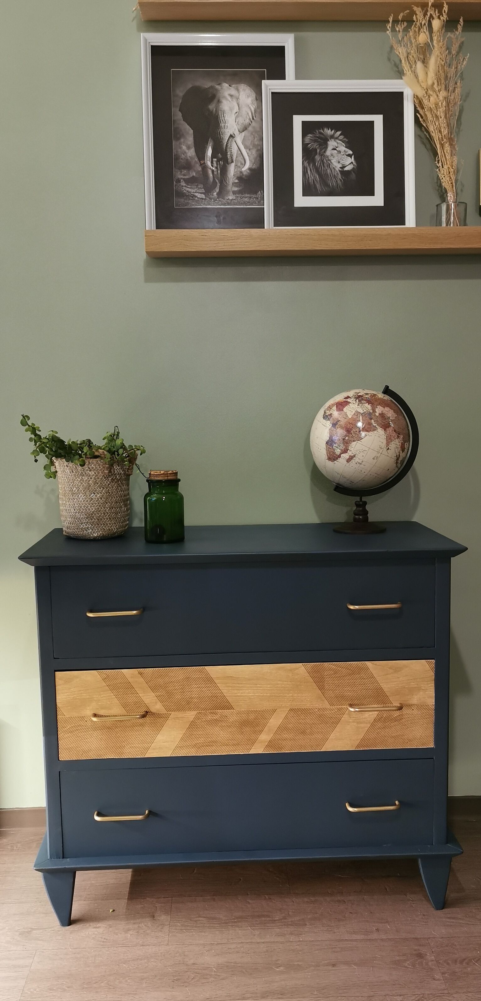 Vintage chest of drawers