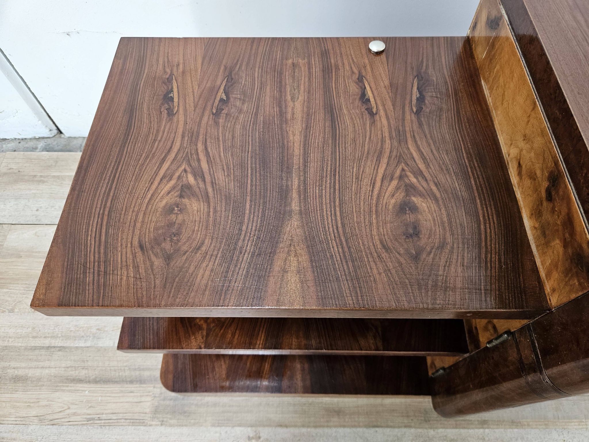 Art Deco dressing tables in walnut and light walnut