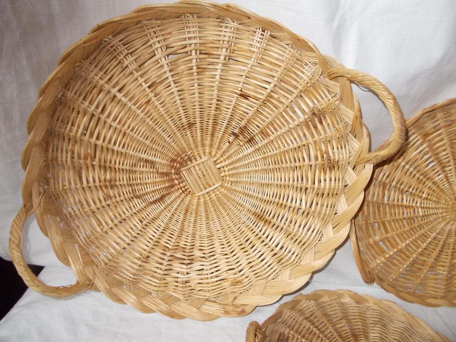 Set of 3 wicker dishes with handles
