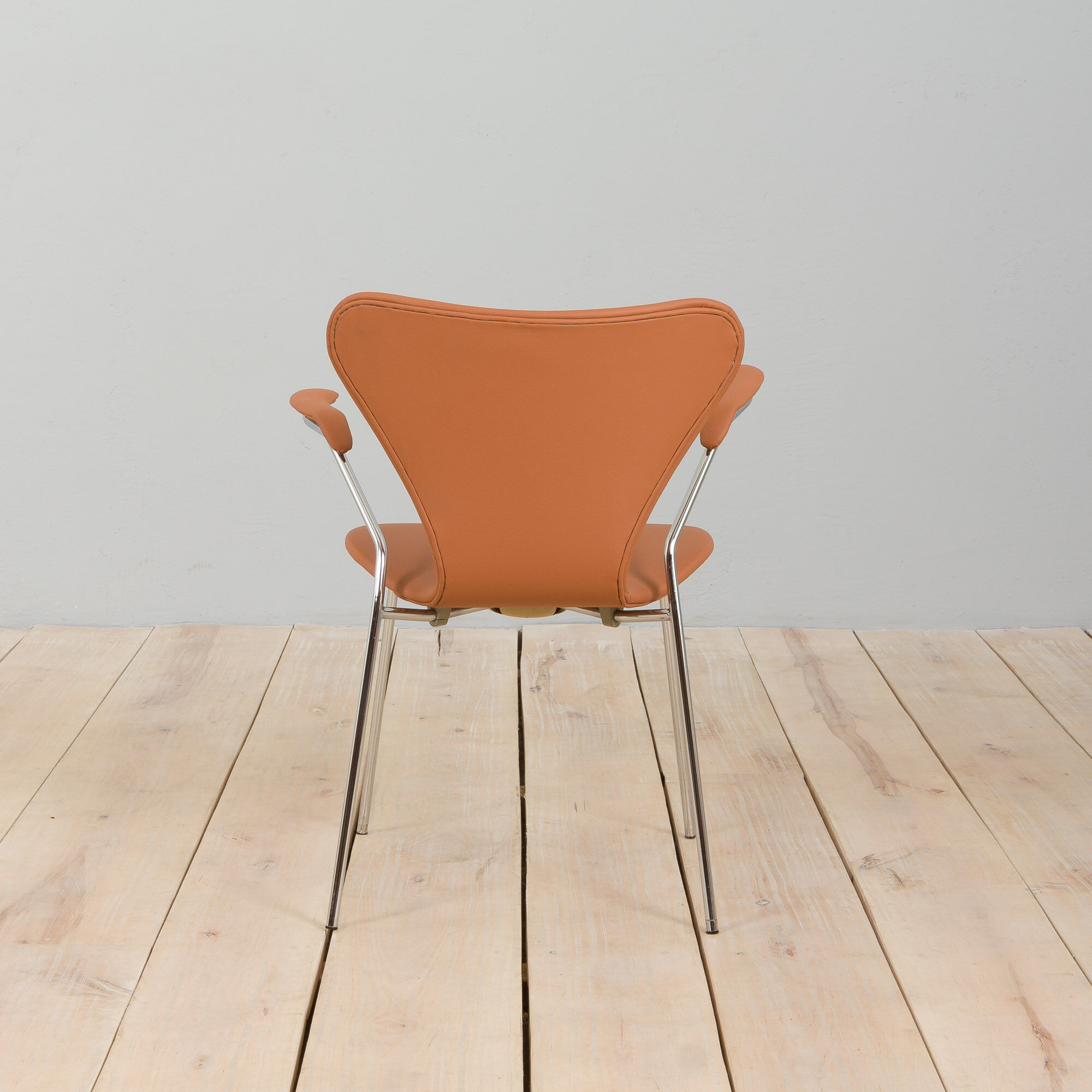 Series 7 chair model 3207 by Arne Jacobsen , Denmark 1980