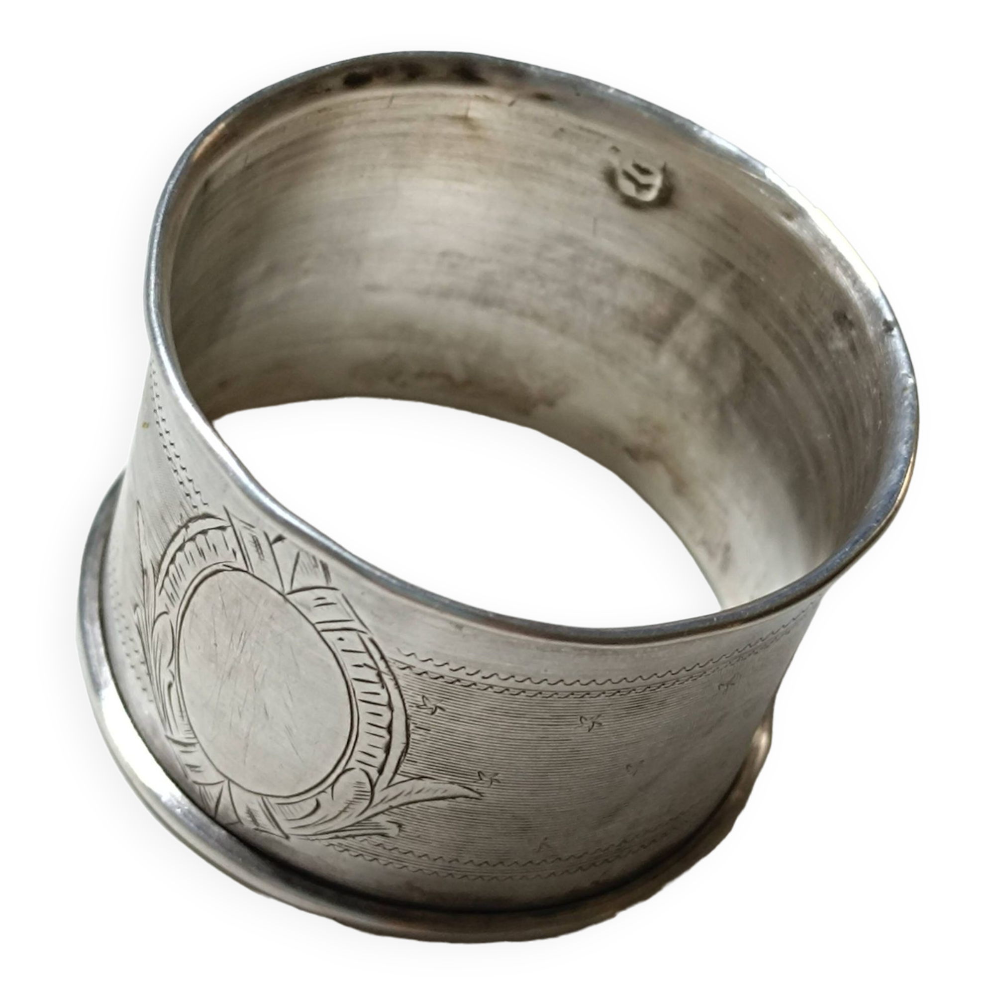 Antique napkin ring in solid silver.