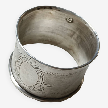 Antique napkin ring in solid silver.