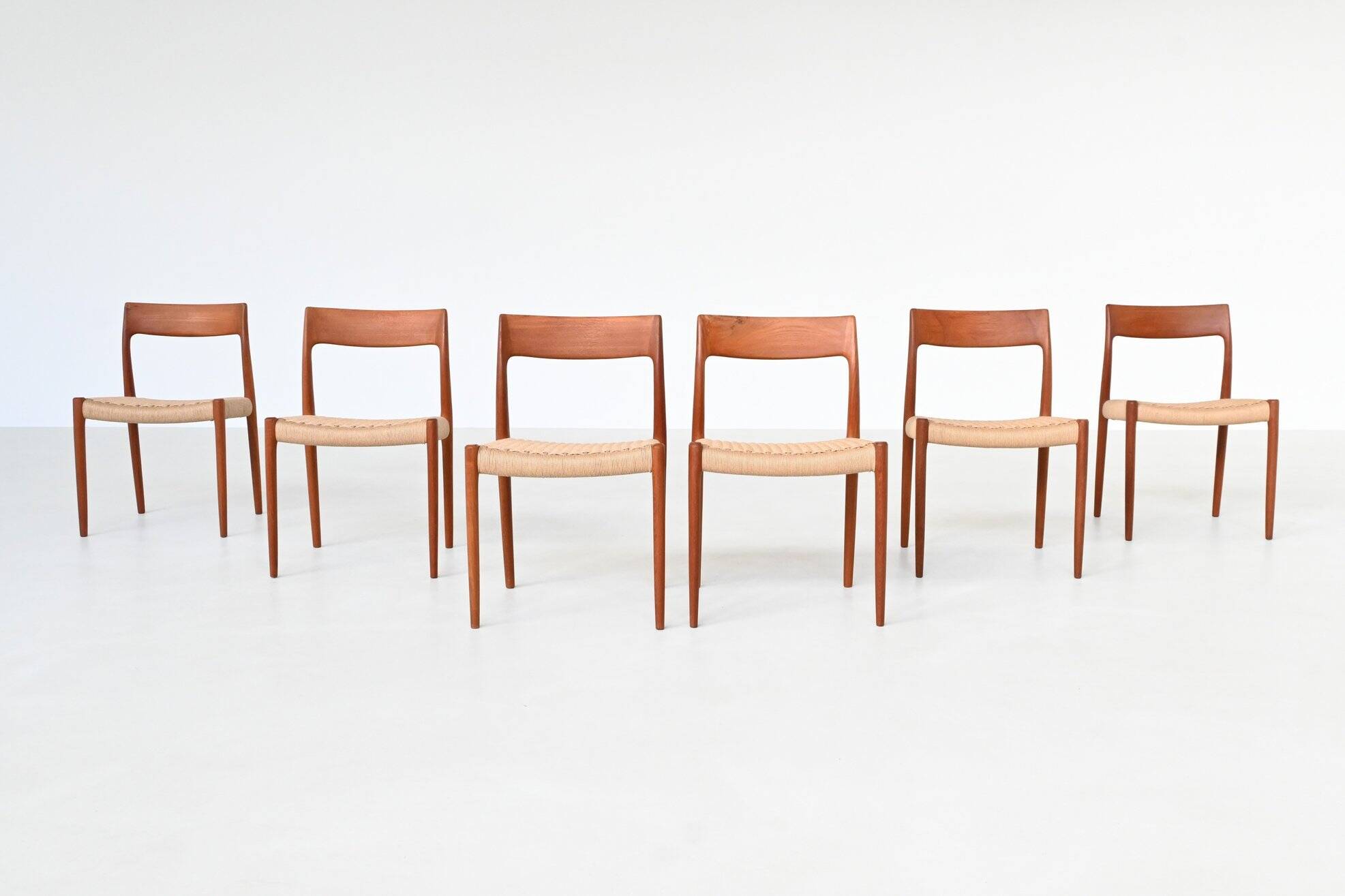 Chaises de salle à manger Niels Otto Moller modèle 77 en teck, Danemark, 1960