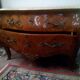 Commode galbée dessus marbre de style Louis XV