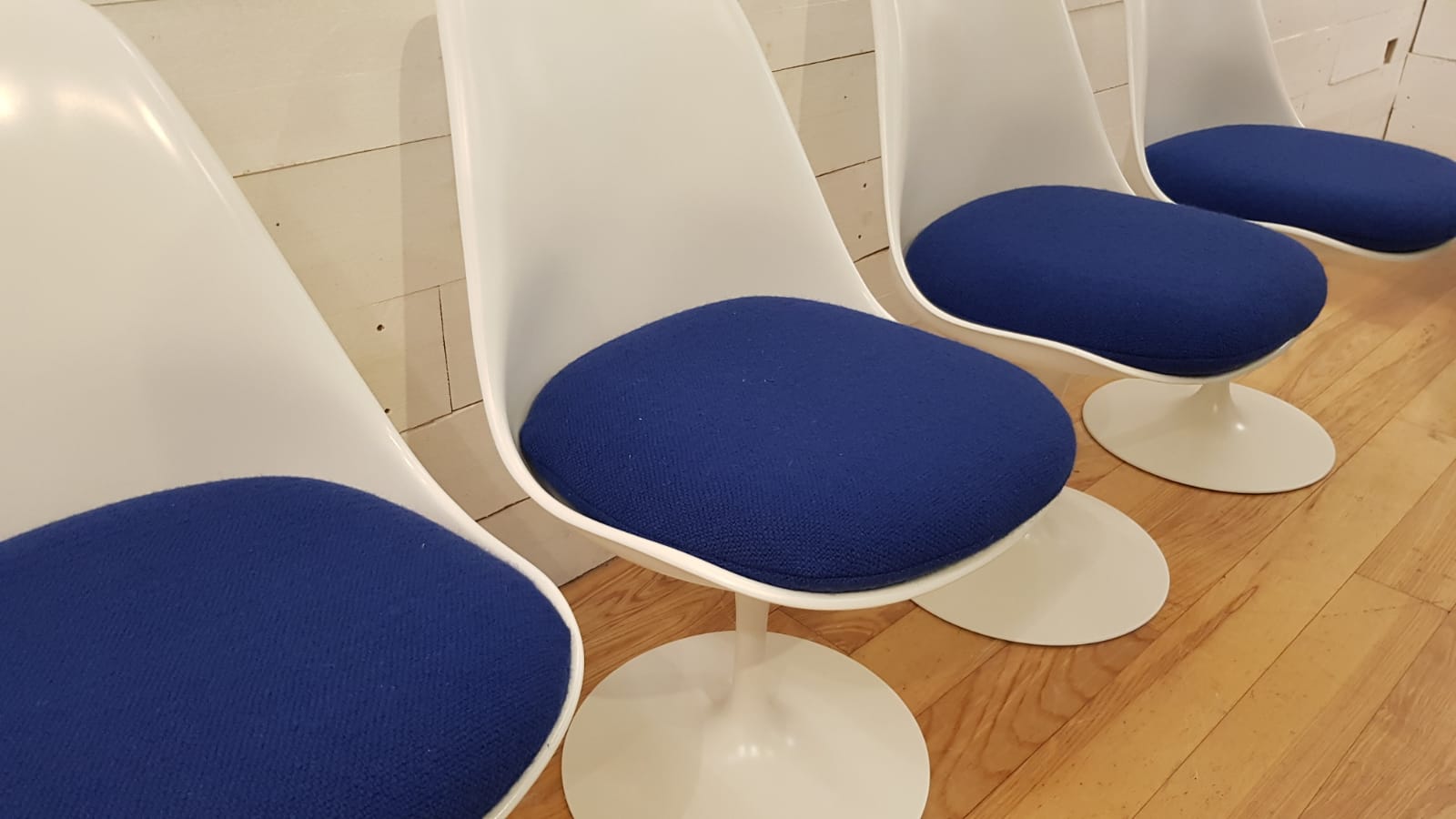 Chairs Tulip by Eero Saarinen for Knoll 1960