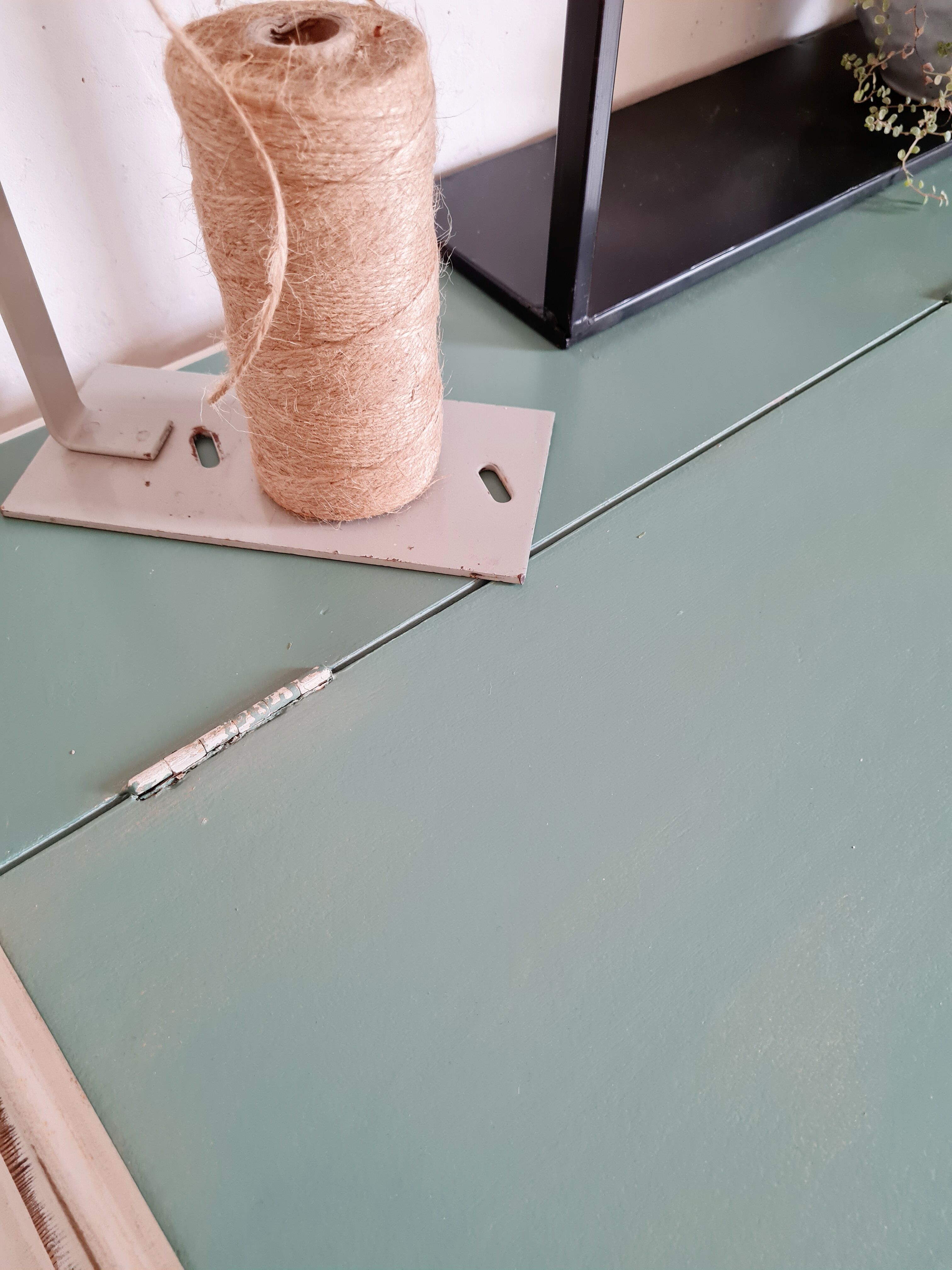 Old desk white and green desk